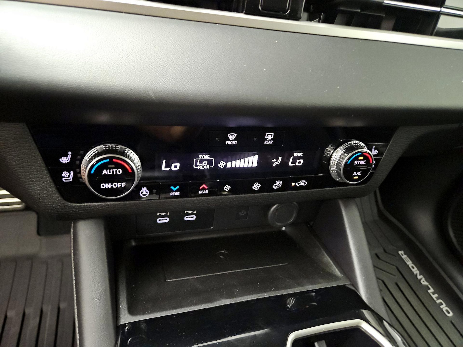 2025 Mitsubishi Outlander SEL - Photo 18