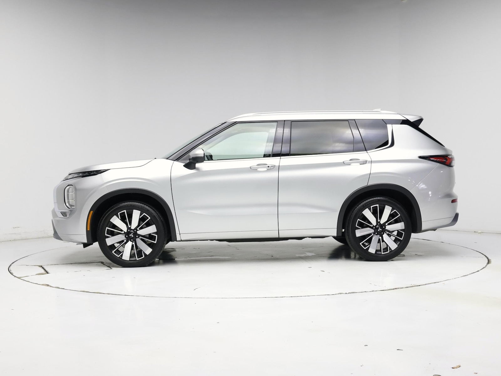 2025 Mitsubishi Outlander SEL - Photo 4