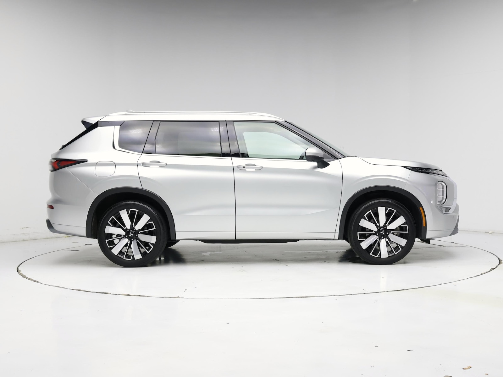 2025 Mitsubishi Outlander SEL - Photo 8