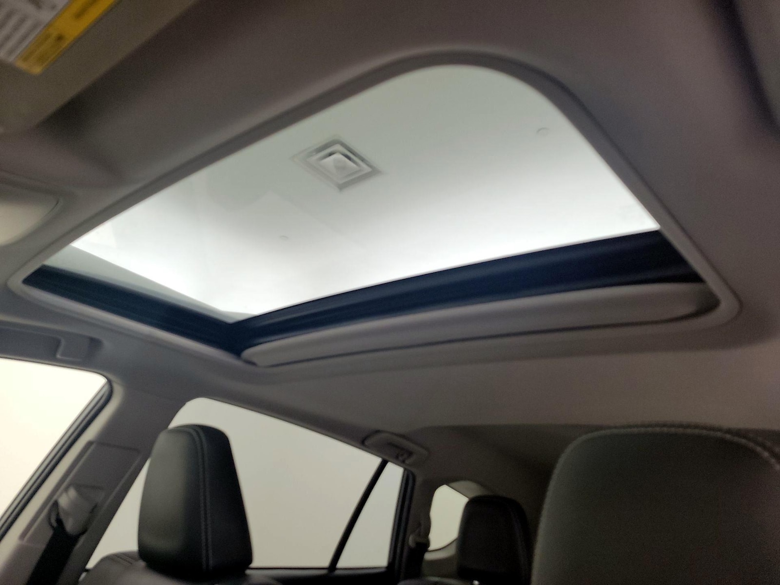 Sunroof(s) & Overhead Airbags