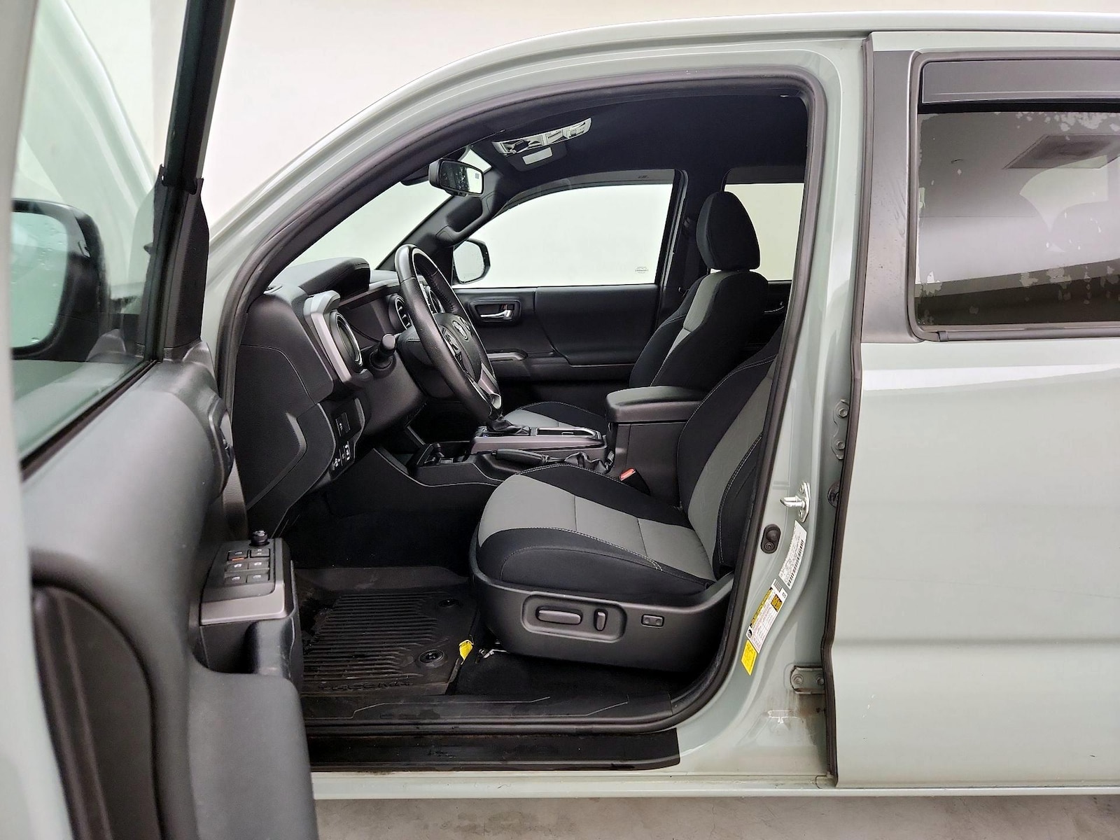 Power Seat(s) & Side Airbags