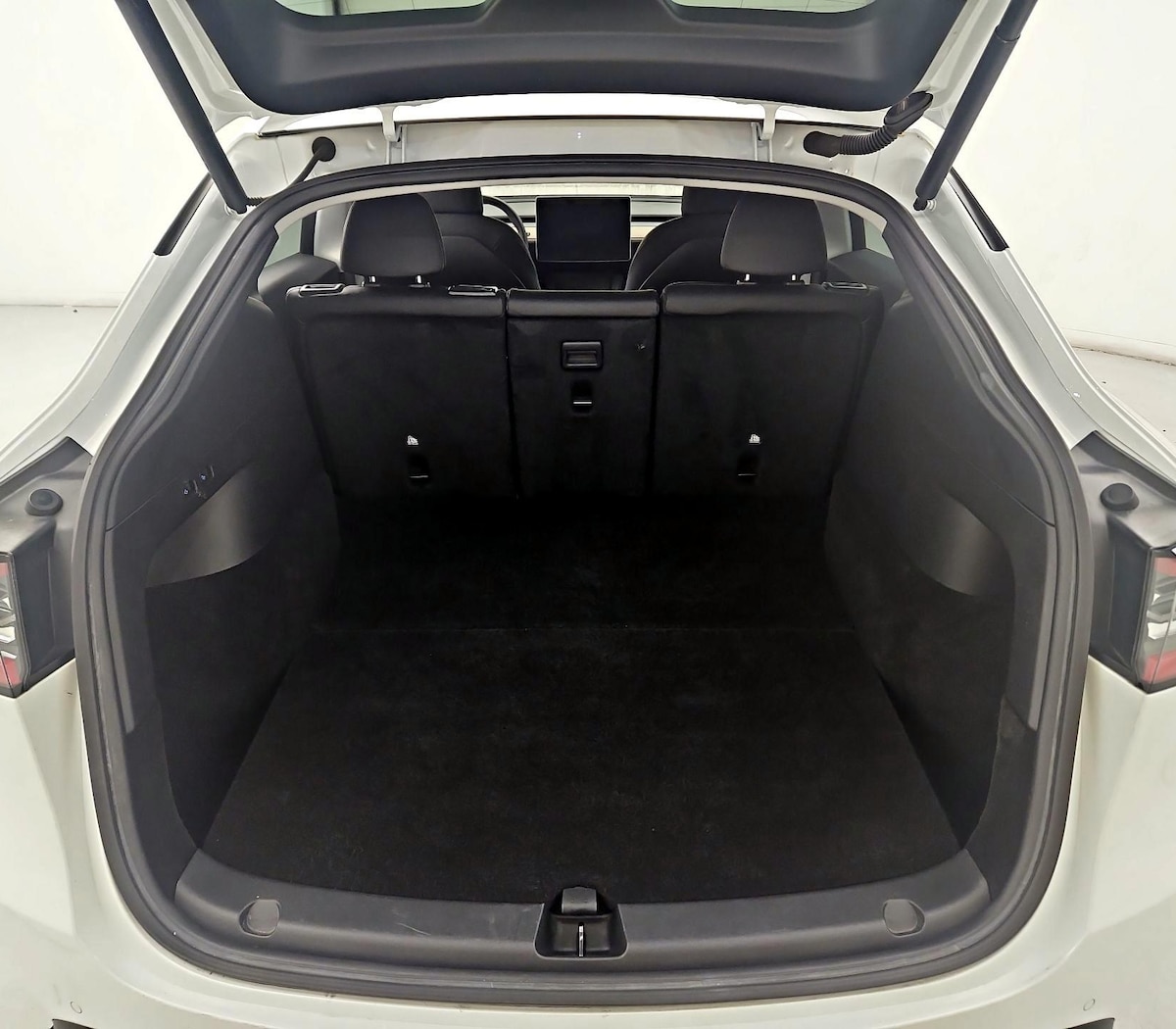 Trunk/Cargo (Seats Up)