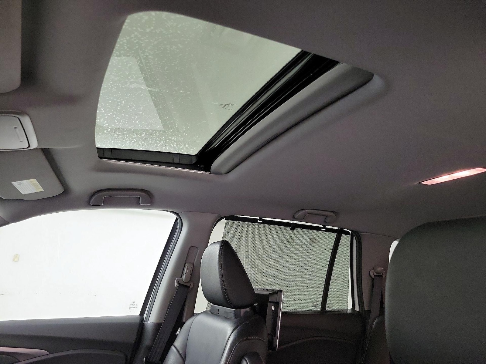 Sunroof(s) & Overhead Airbags