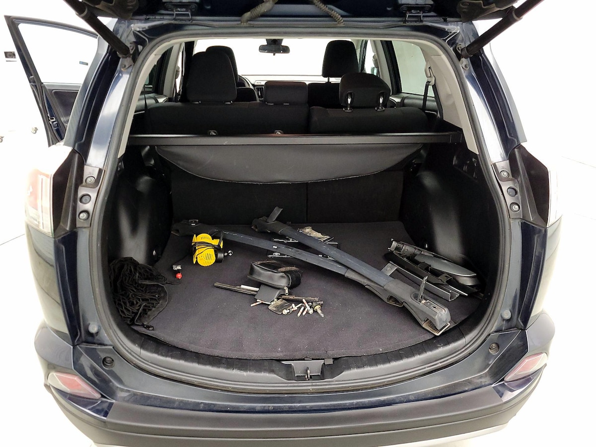 Trunk/Cargo (Seats Up)