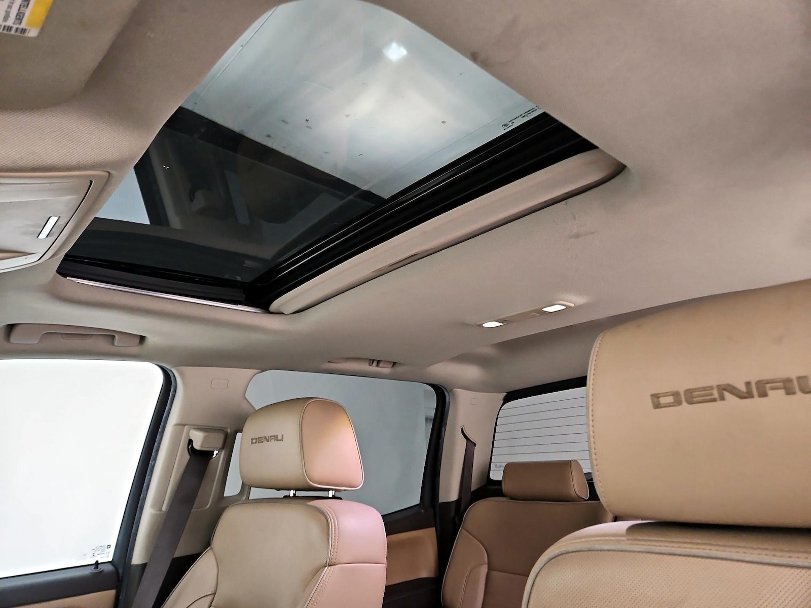Sunroof(s) & Overhead Airbags