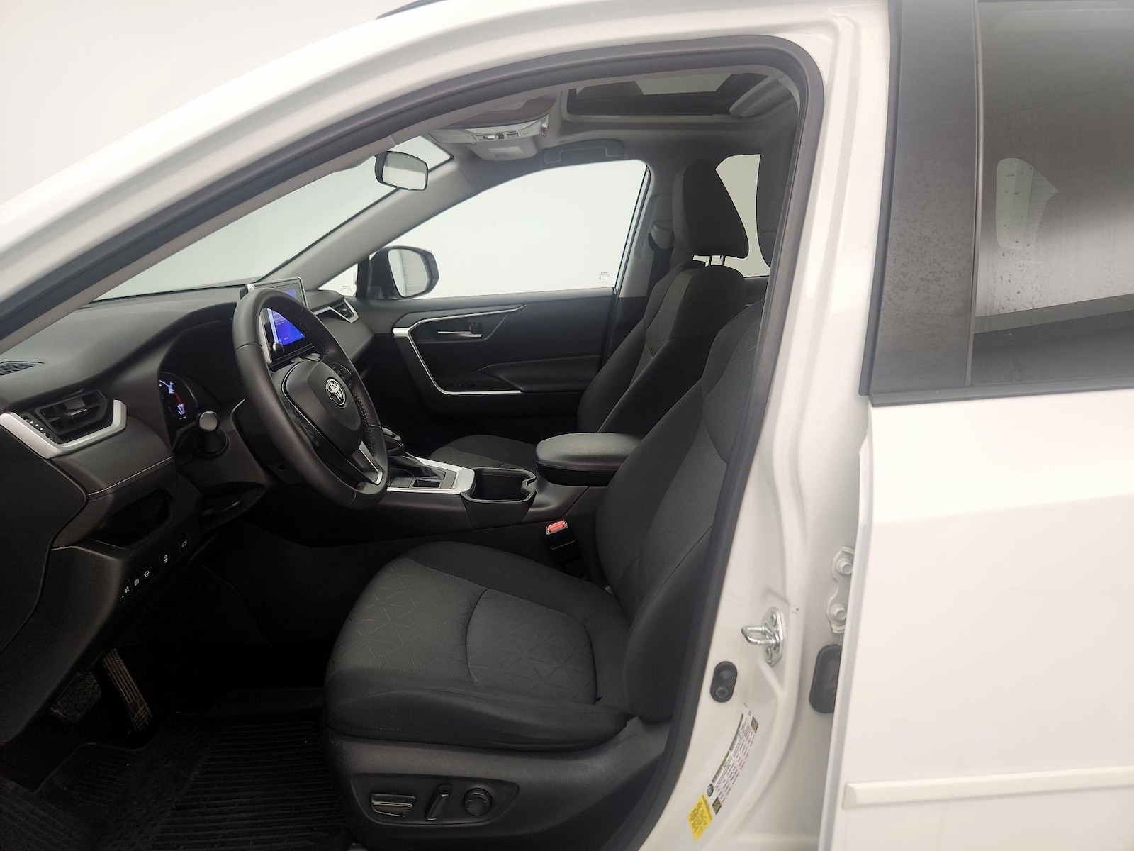 2023 Toyota RAV4 XLE - Photo 12