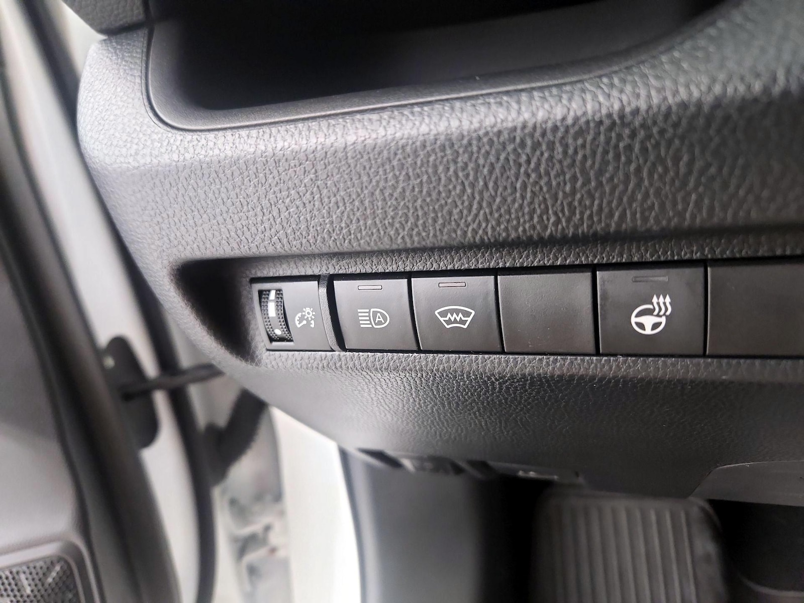 2023 Toyota RAV4 XLE - Photo 14