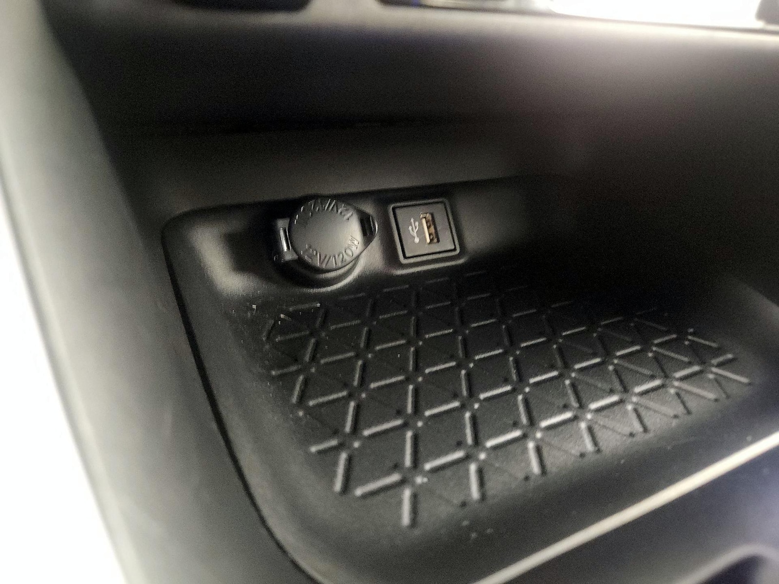 2023 Toyota RAV4 XLE - Photo 19