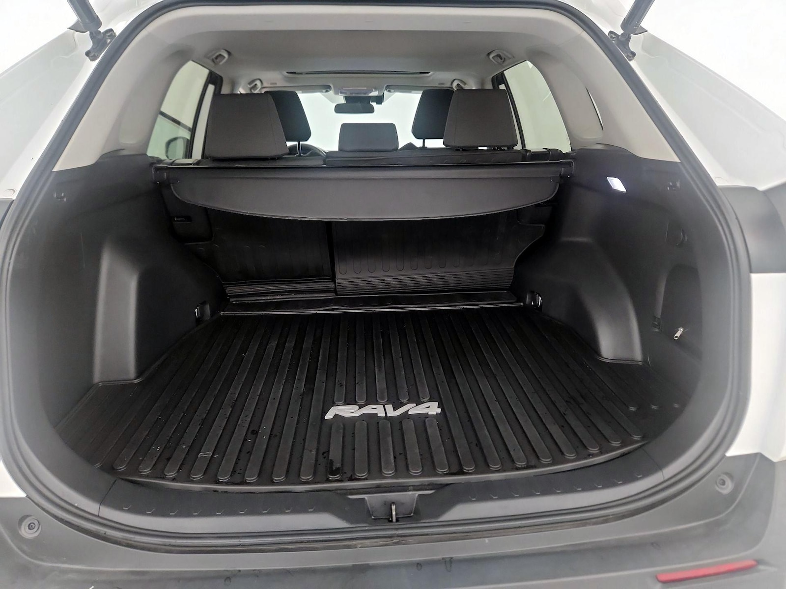 2023 Toyota RAV4 XLE - Photo 22
