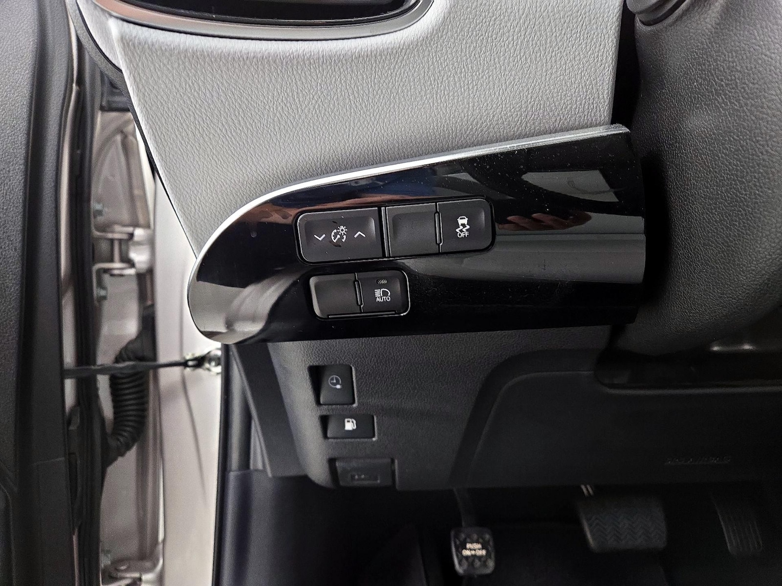 2021 Toyota Prius Prime XLE - Photo 14