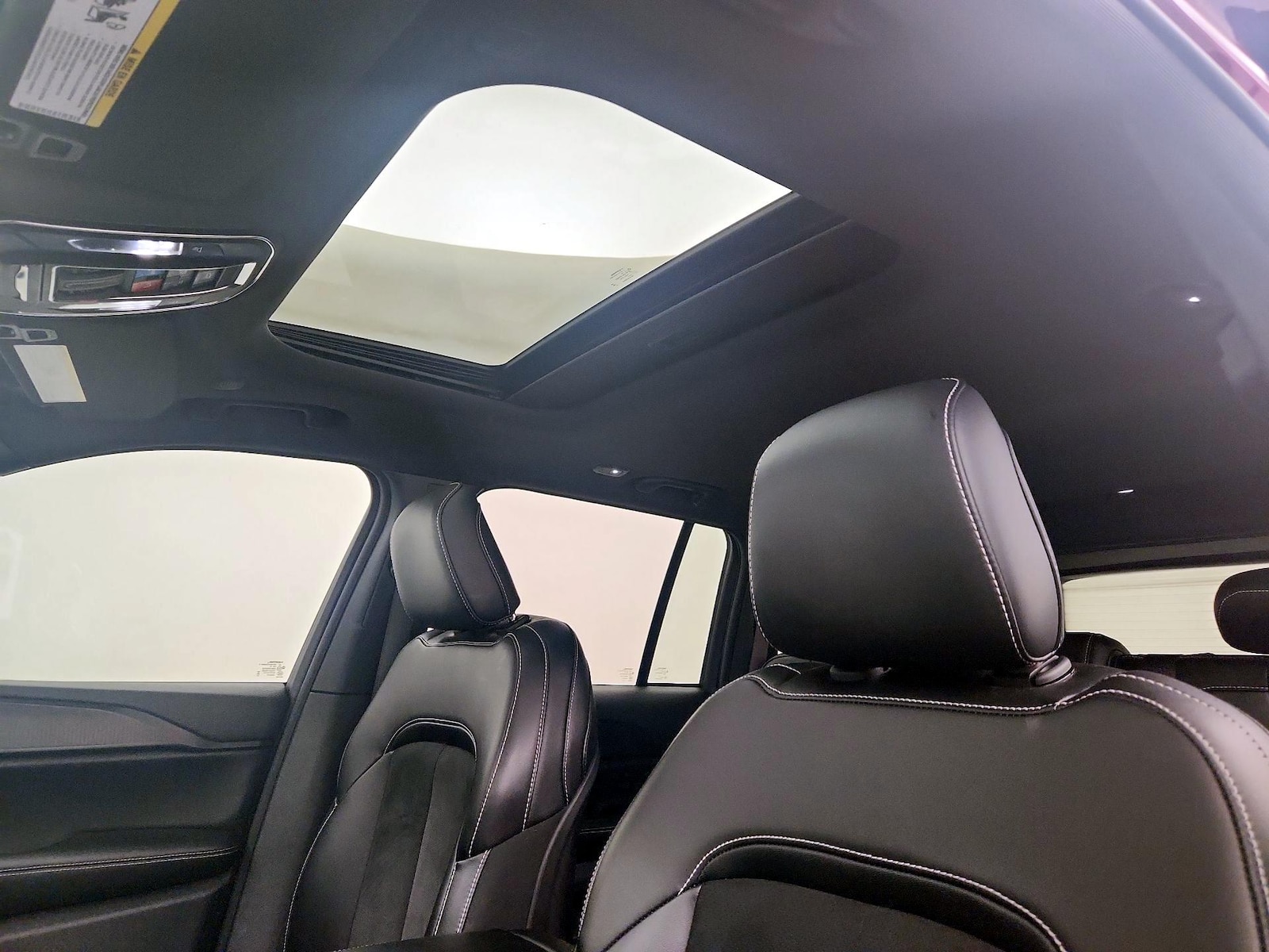 Sunroof(s) & Overhead Airbags