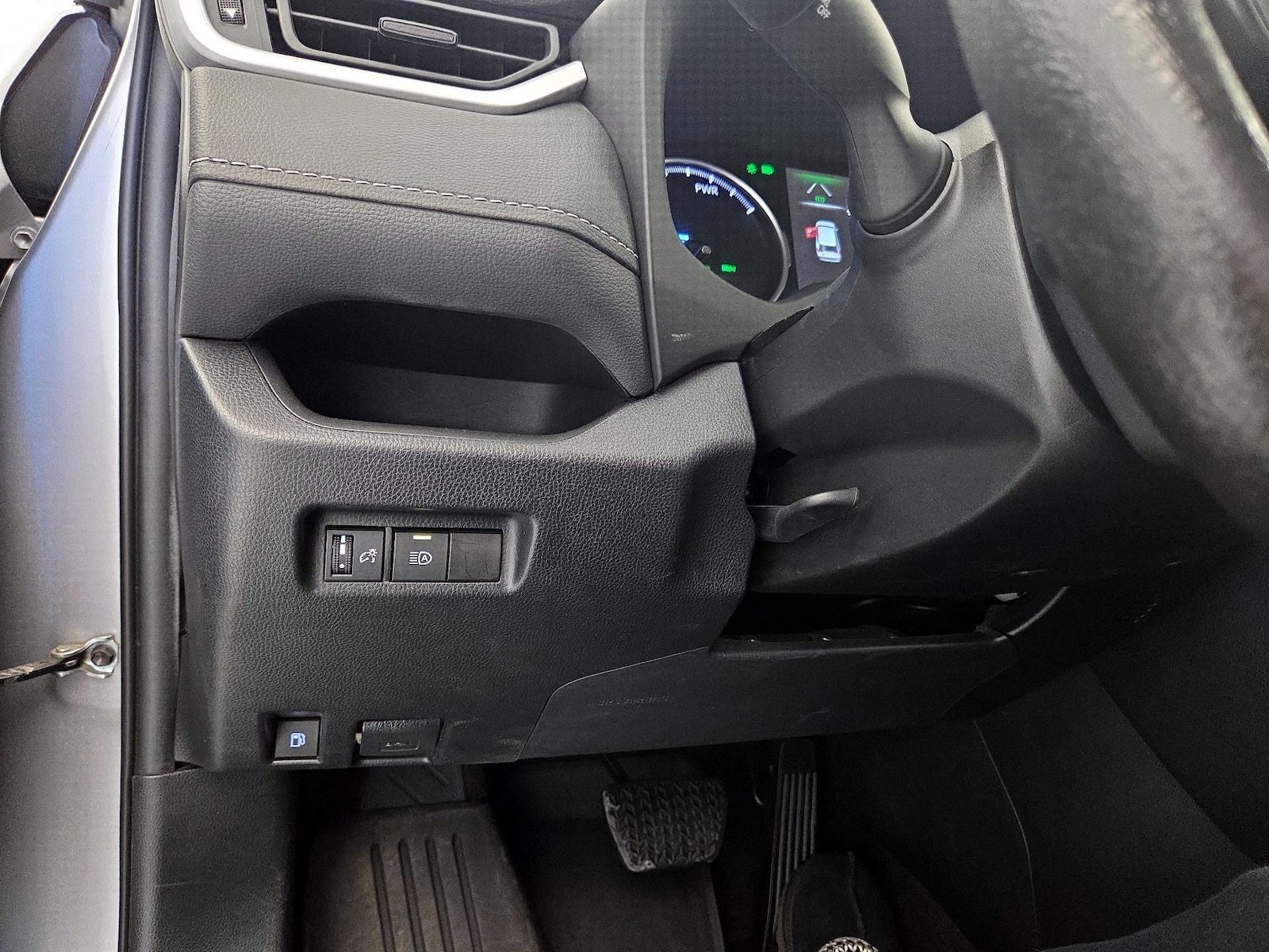 2022 Toyota RAV4 XLE - Photo 12