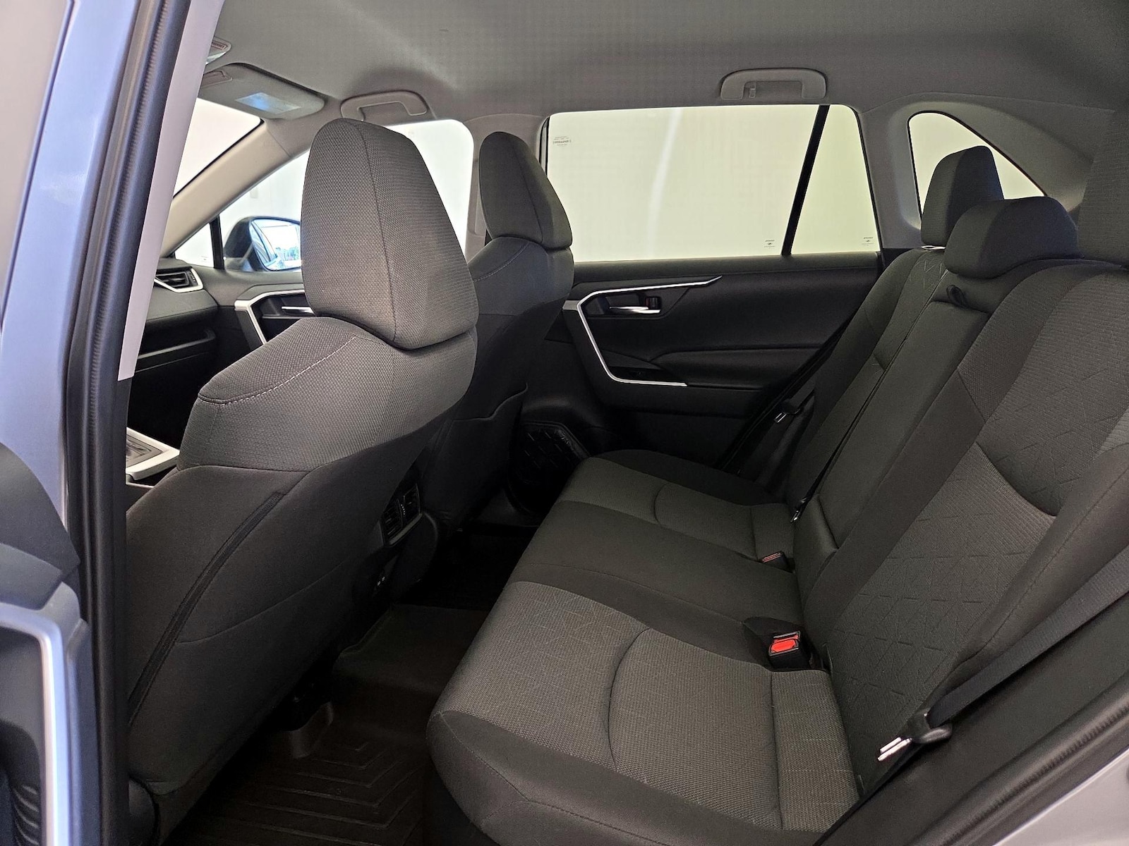 2022 Toyota RAV4 XLE - Photo 18