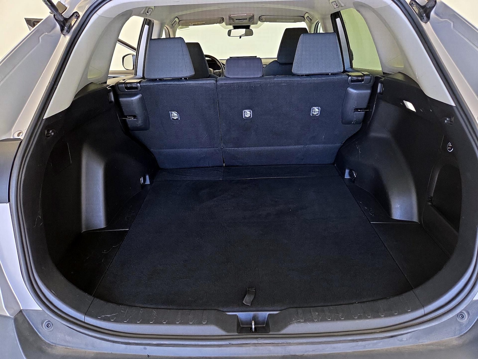 2022 Toyota RAV4 XLE - Photo 19
