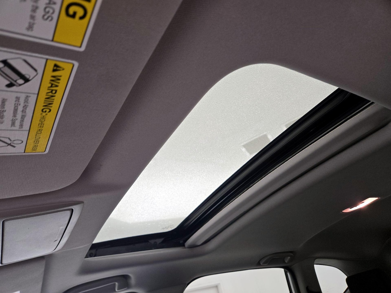 Sunroof(s) & Overhead Airbags
