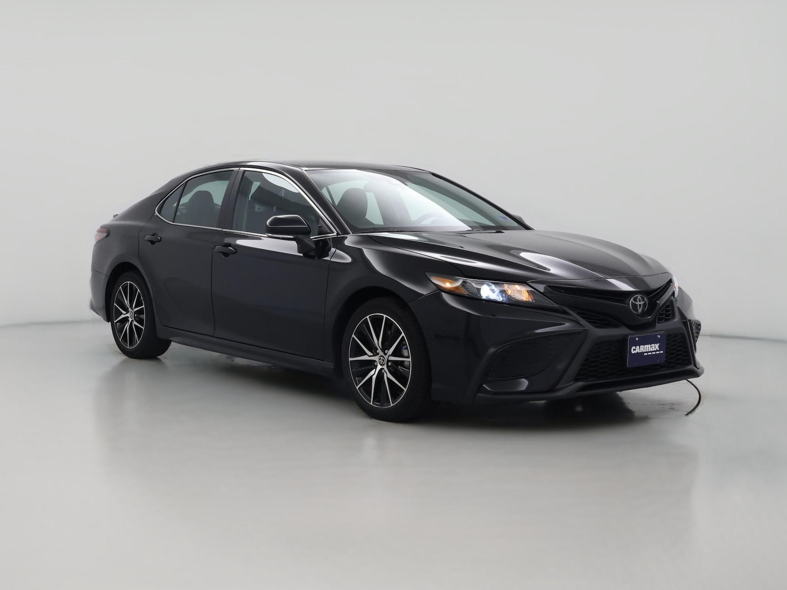 2023 Toyota Camry SE - Photo 1