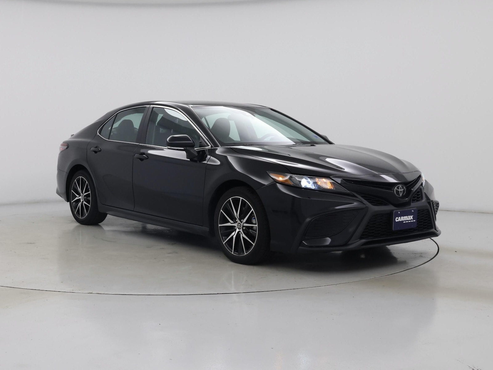 2023 Toyota Camry SE - Photo 2