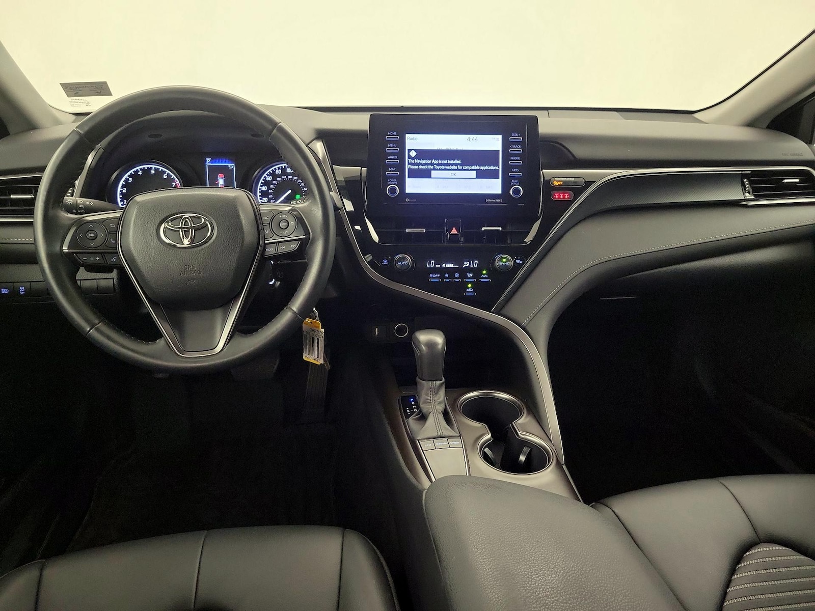 2023 Toyota Camry SE - Photo 10