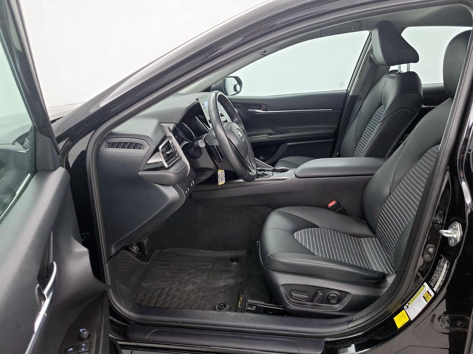2023 Toyota Camry SE - Photo 12