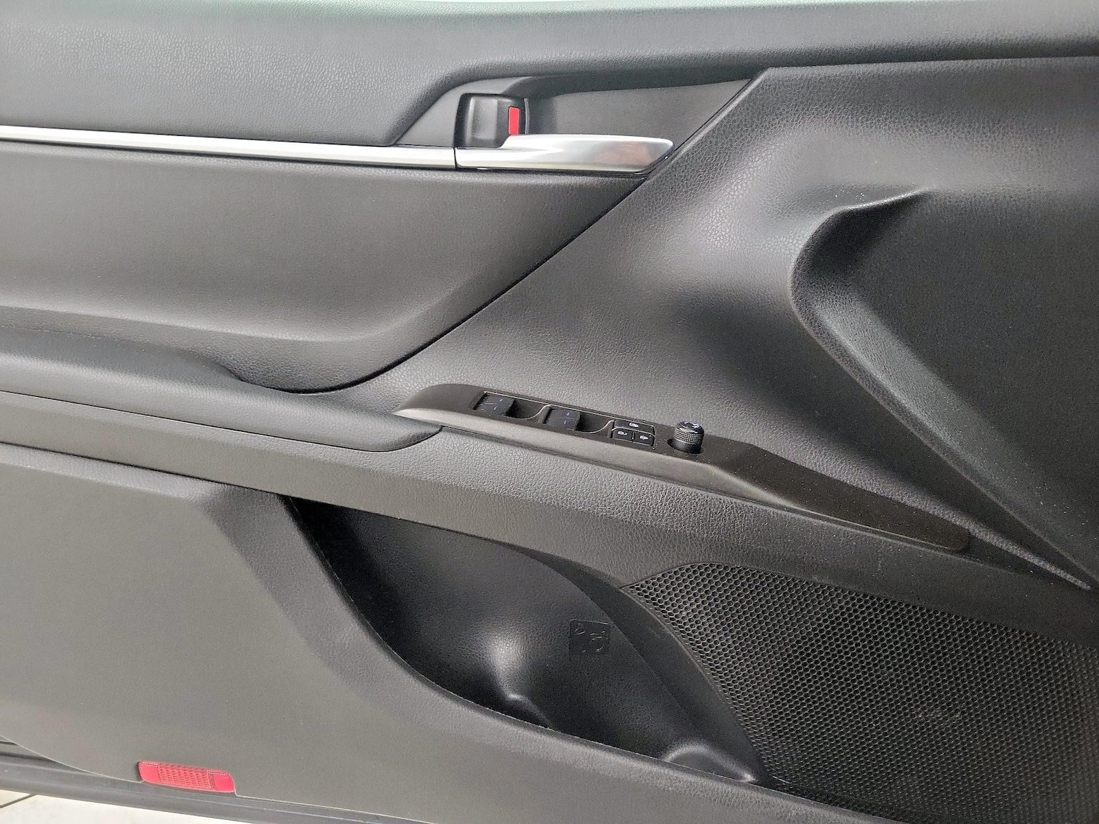 2023 Toyota Camry SE - Photo 13