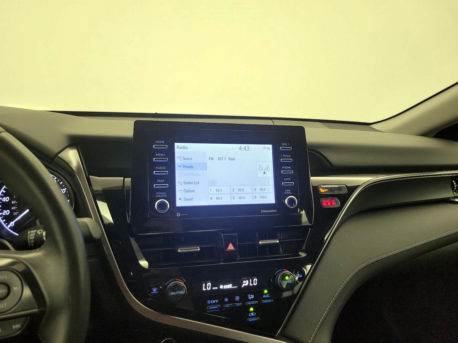 2023 Toyota Camry SE - Photo 16