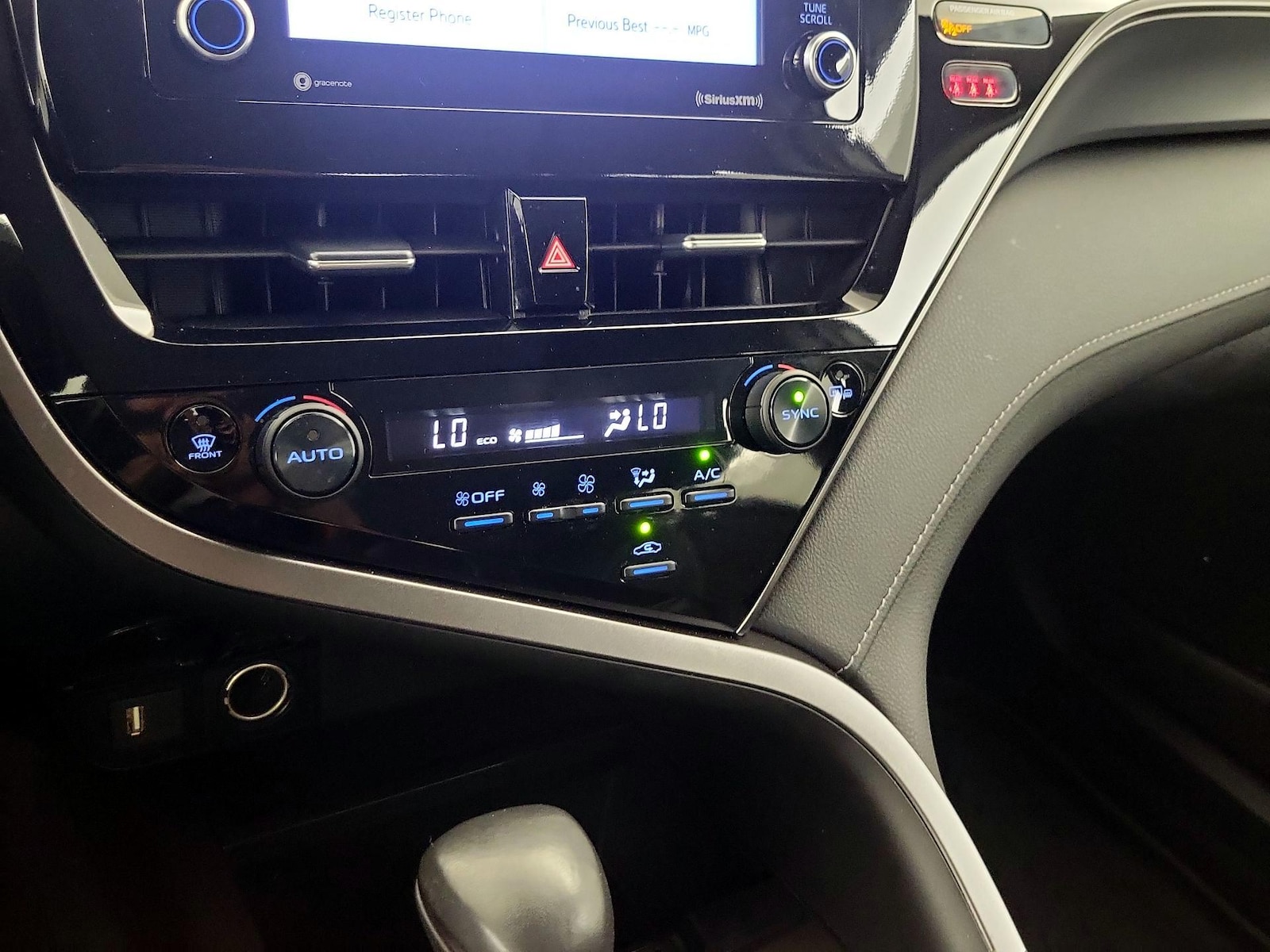 2023 Toyota Camry SE - Photo 17