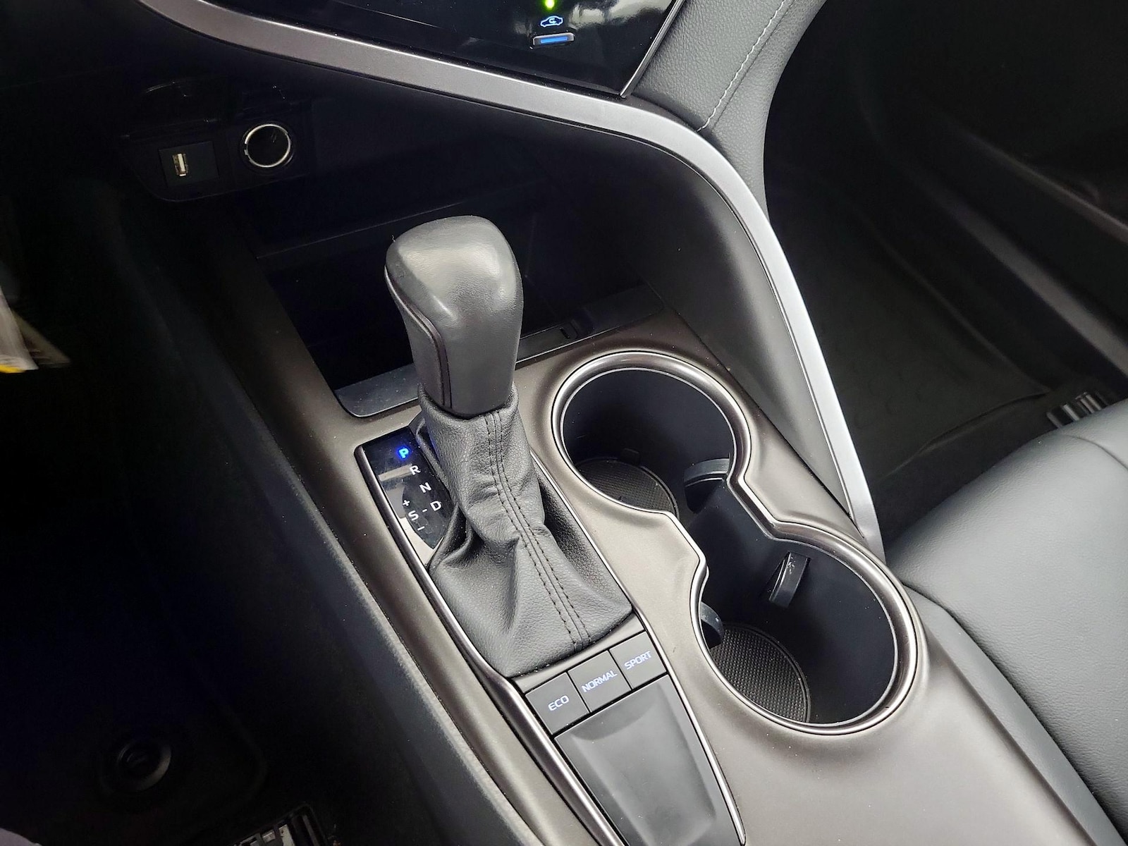 2023 Toyota Camry SE - Photo 18
