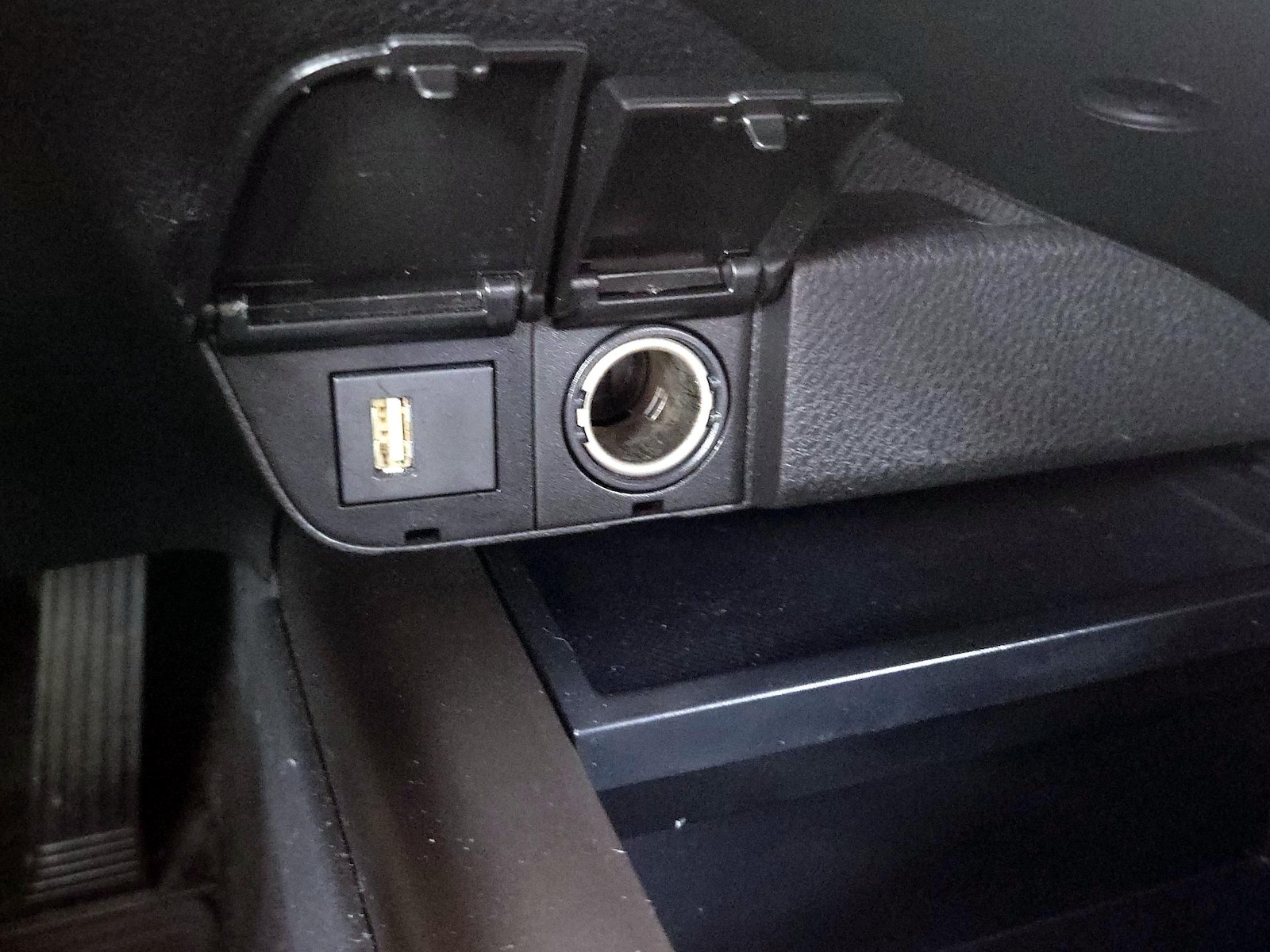 2023 Toyota Camry SE - Photo 19