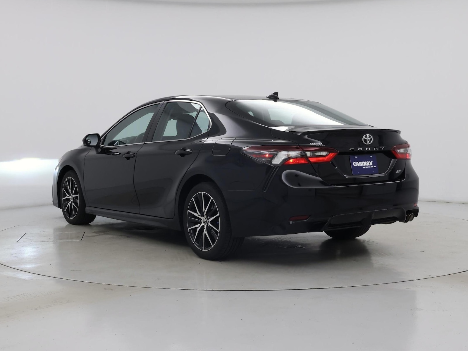 2023 Toyota Camry SE - Photo 3