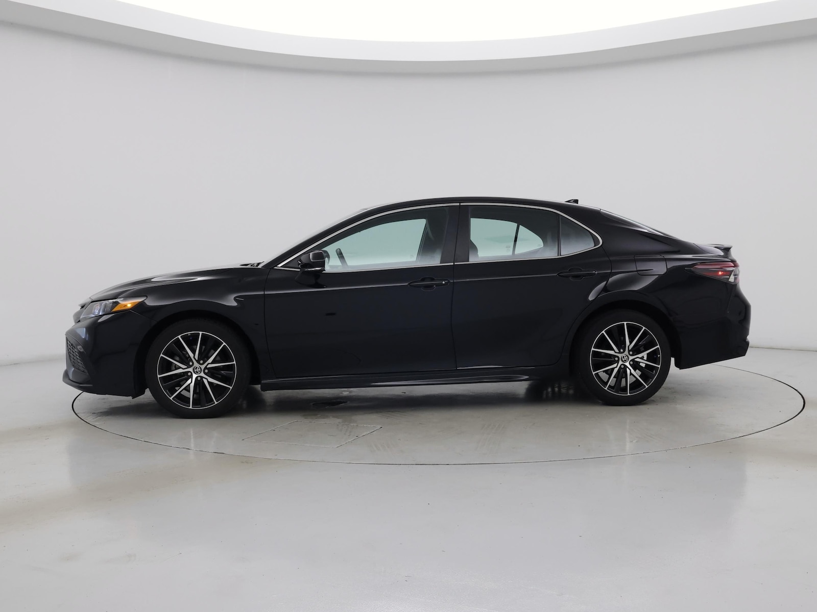2023 Toyota Camry SE - Photo 4