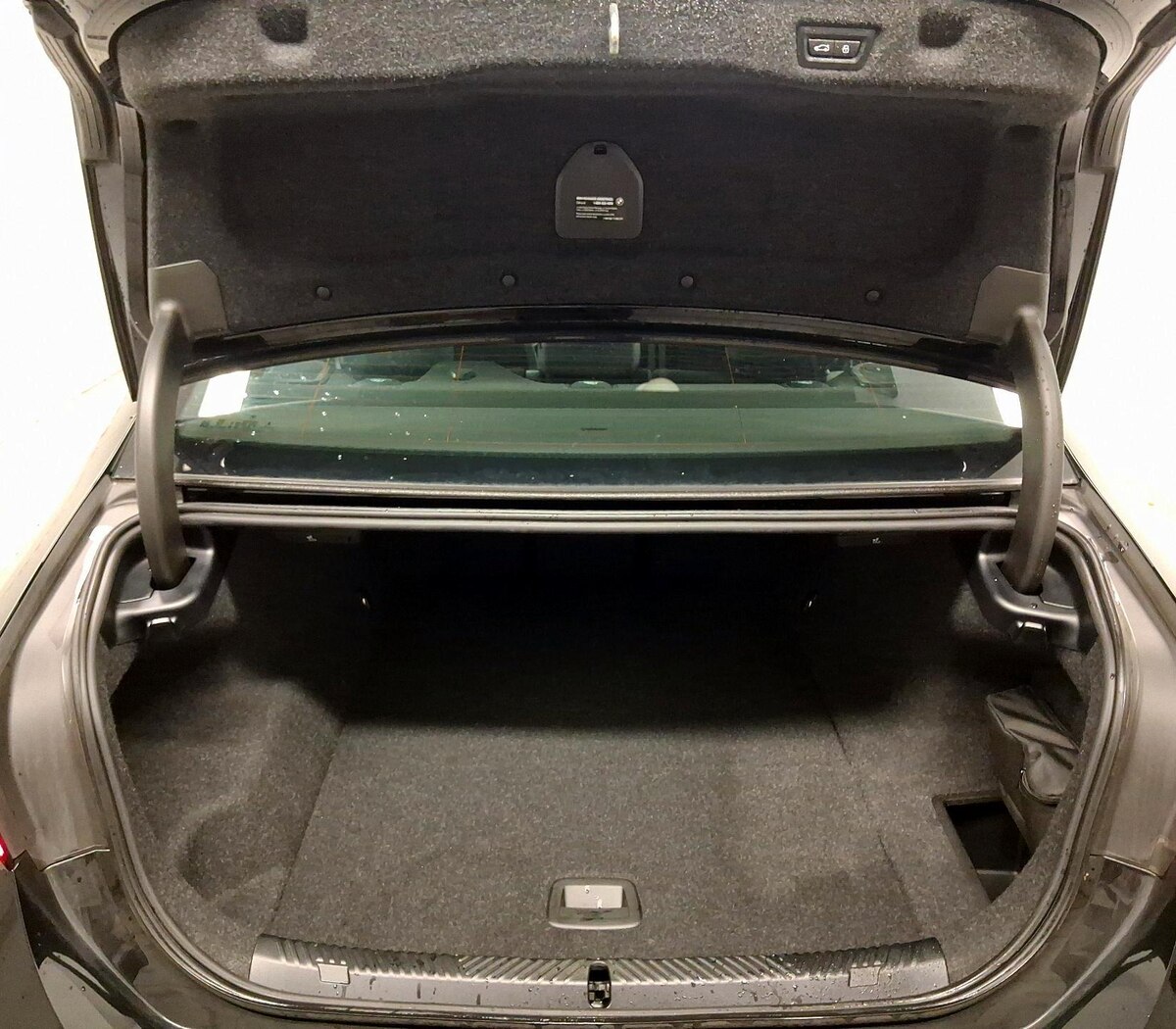 Trunk/Cargo (Seats Up)