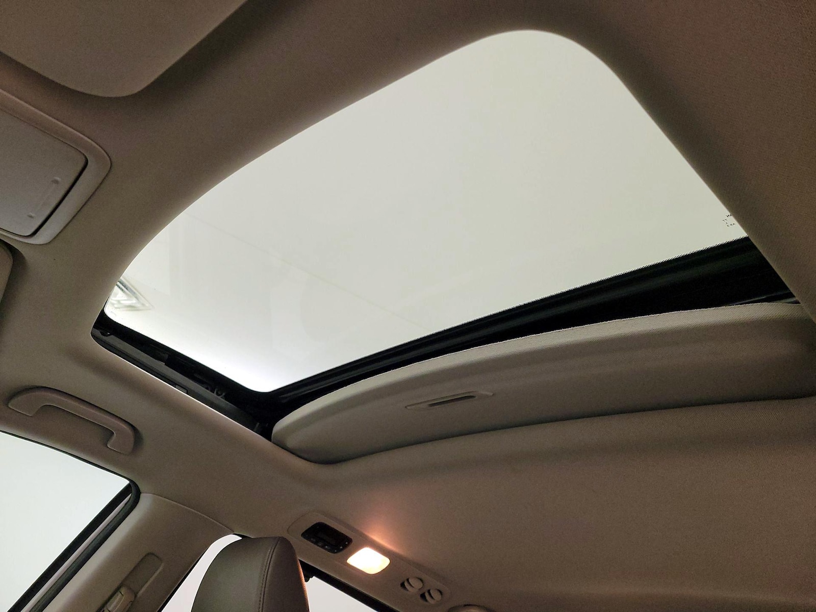 Sunroof(s) & Overhead Airbags