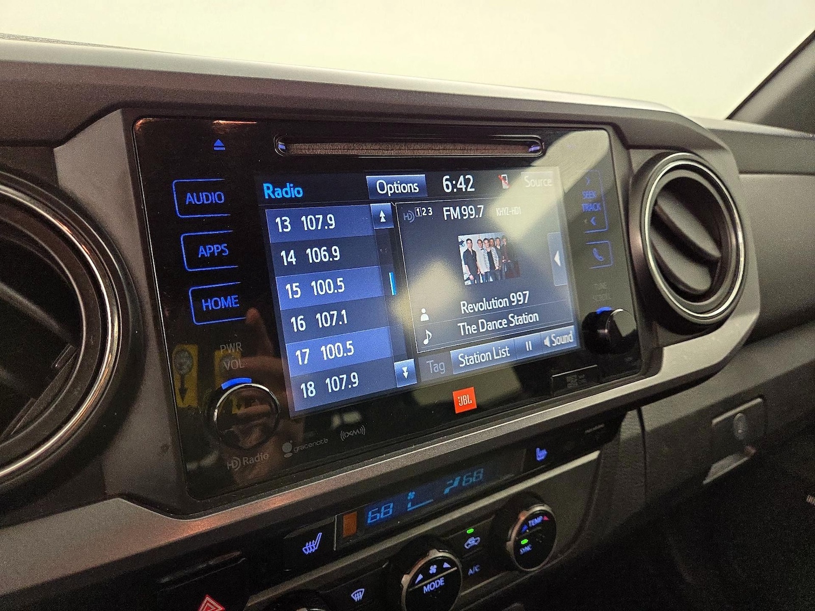 2018 Toyota Tacoma SR5 - Photo 16