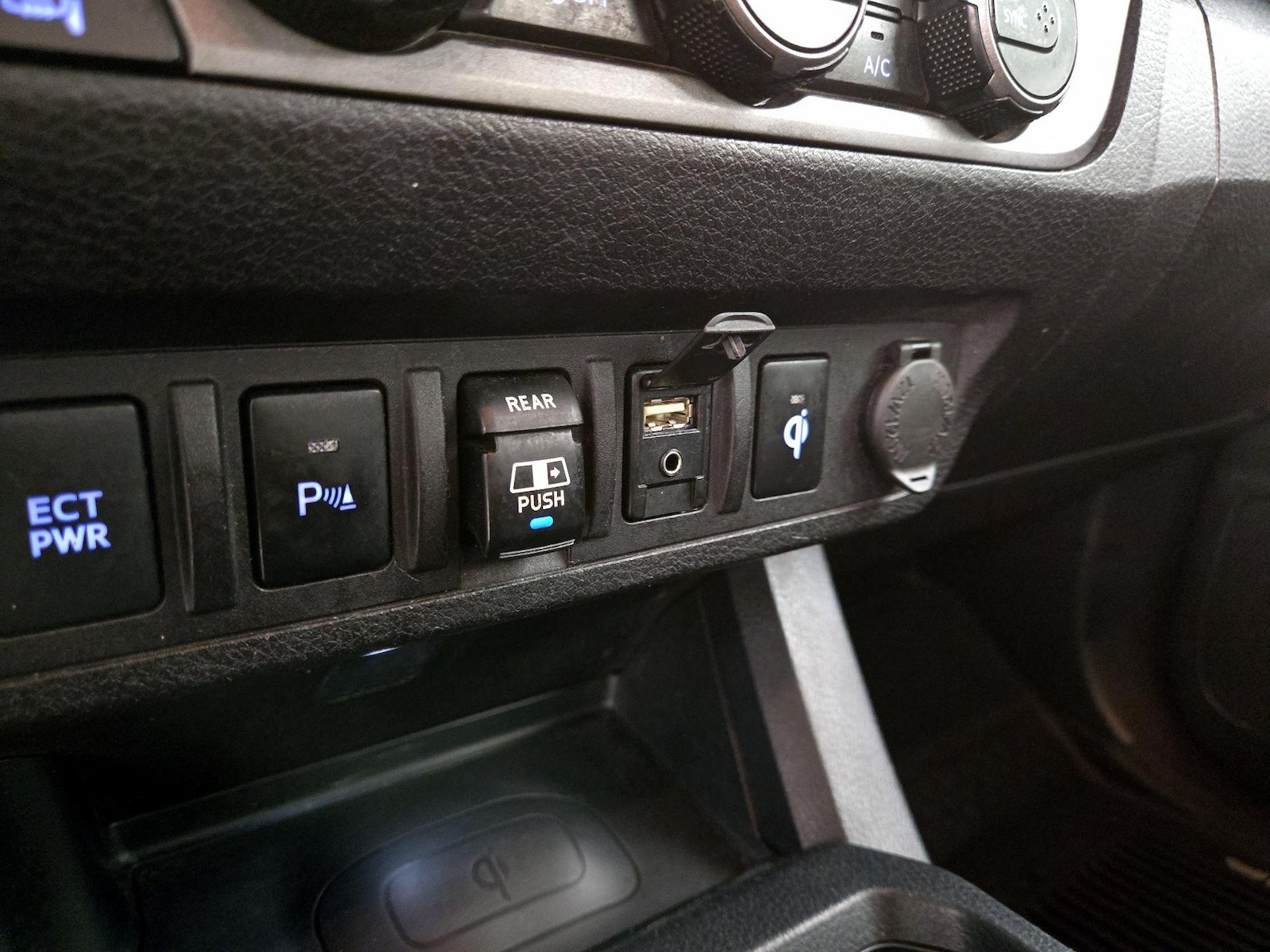 2018 Toyota Tacoma SR5 - Photo 19