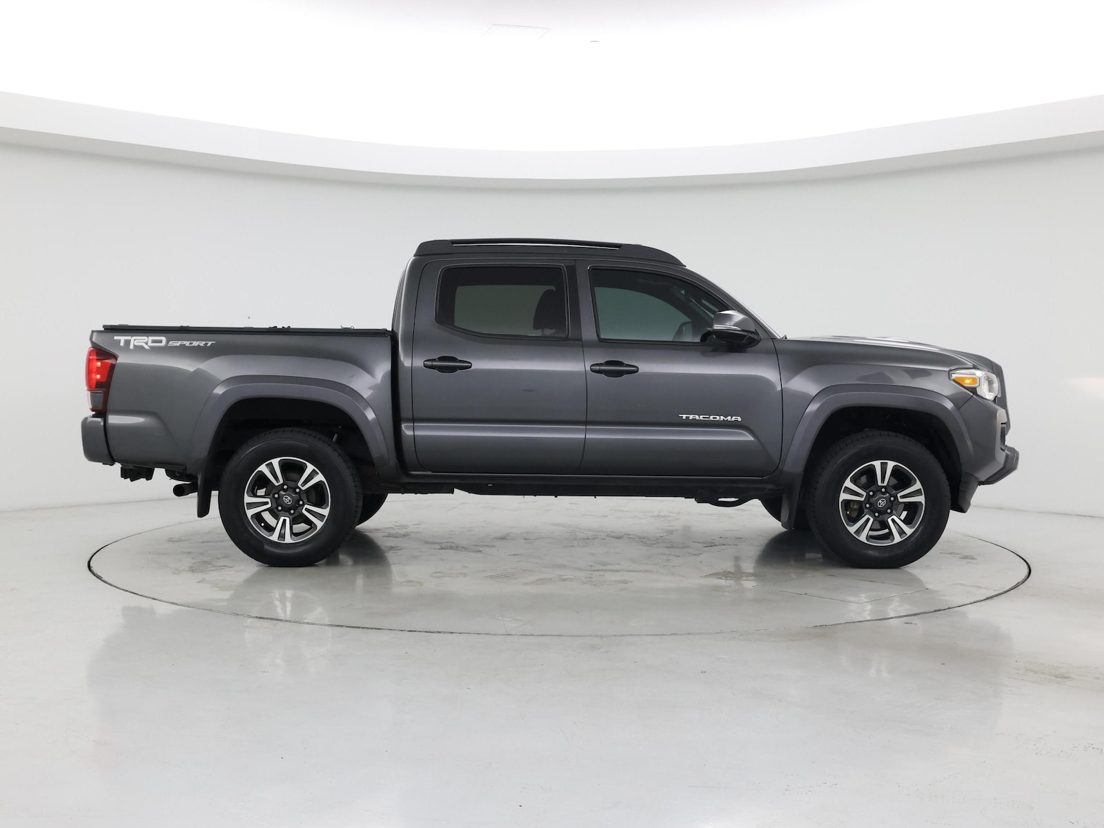 2018 Toyota Tacoma SR5 - Photo 8