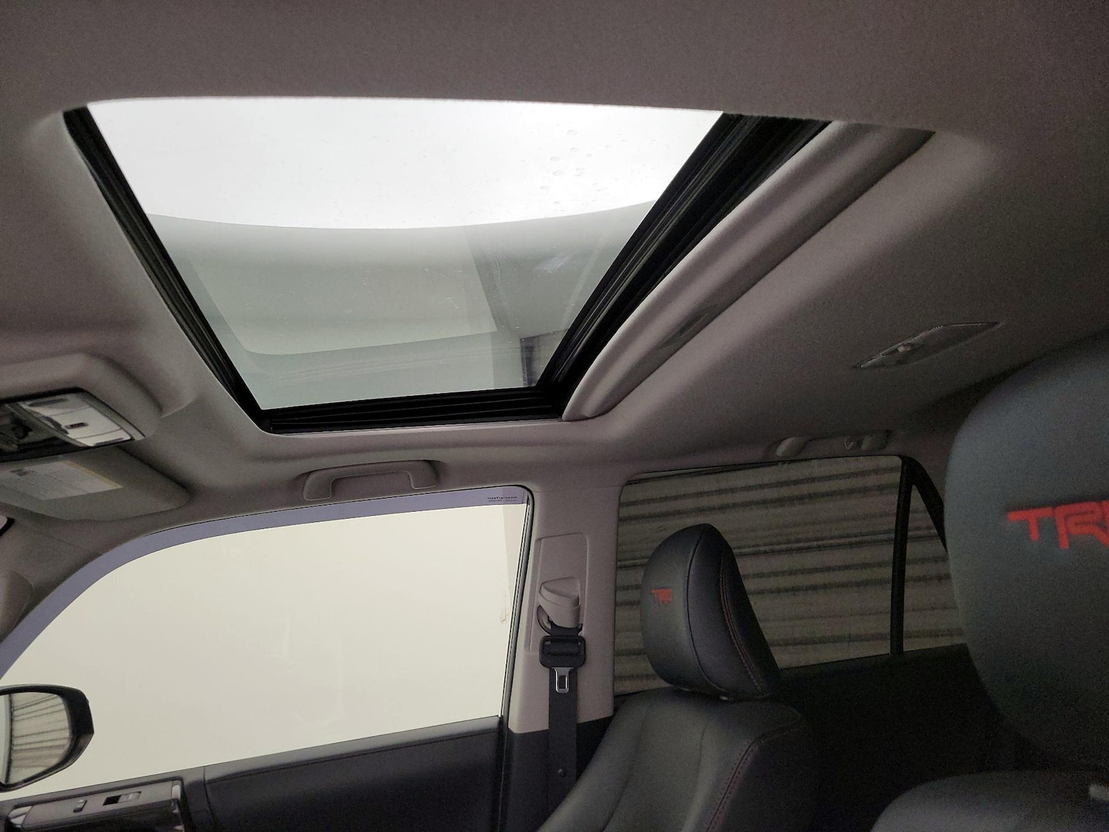 Sunroof(s) & Overhead Airbags