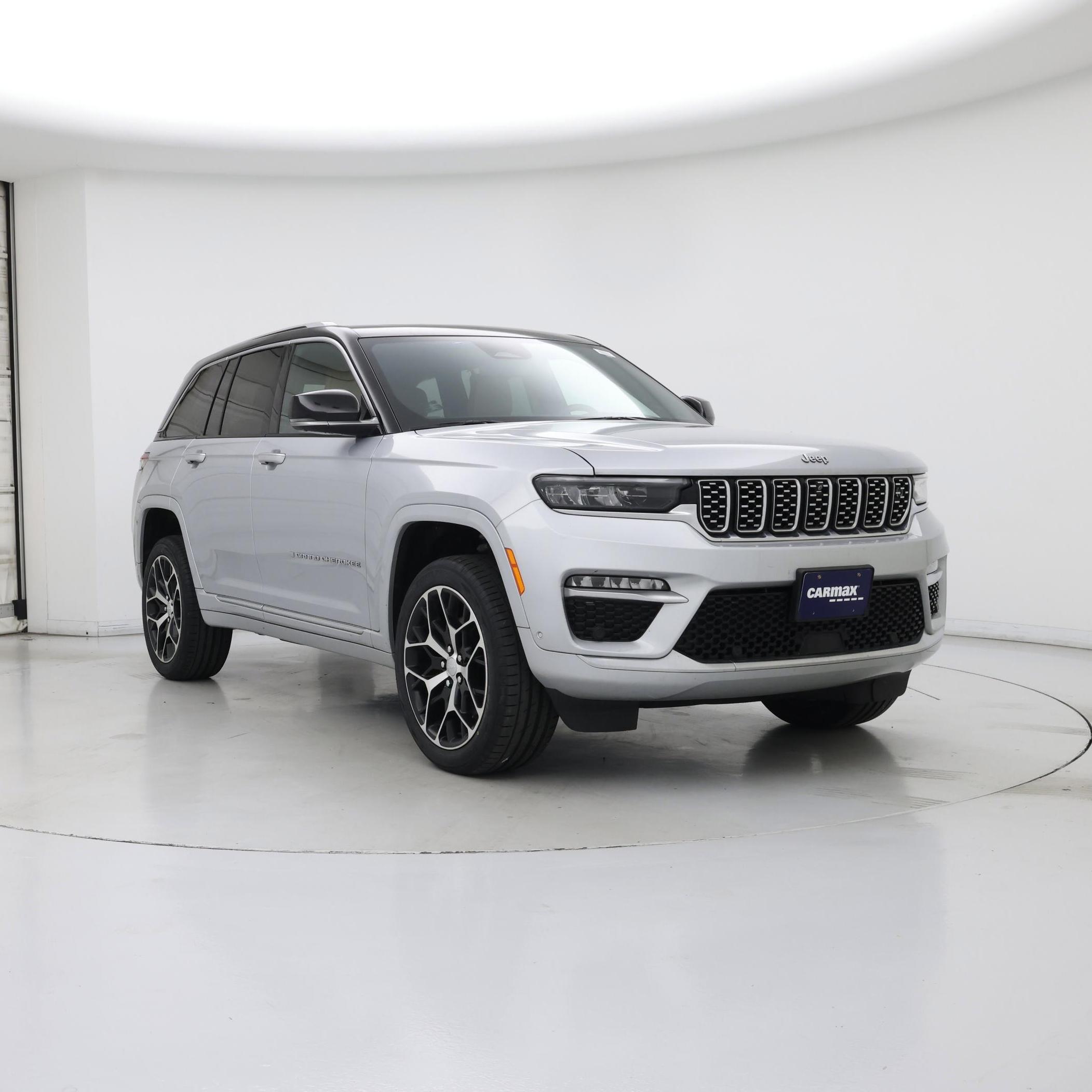 Silver 2023 Jeep Grand Cherokee SUV / Crossover Four-Wheel Drive Automatic
