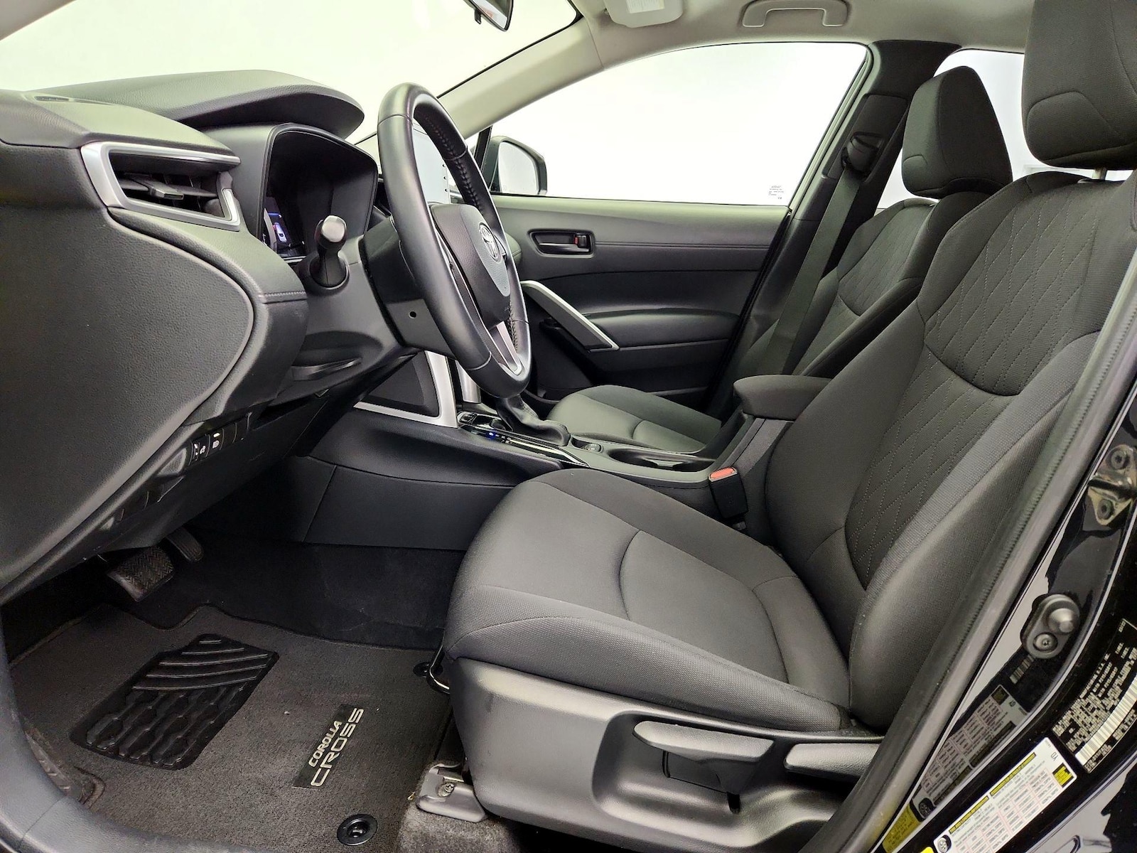 2022 Toyota Corolla Cross LE - Photo 12