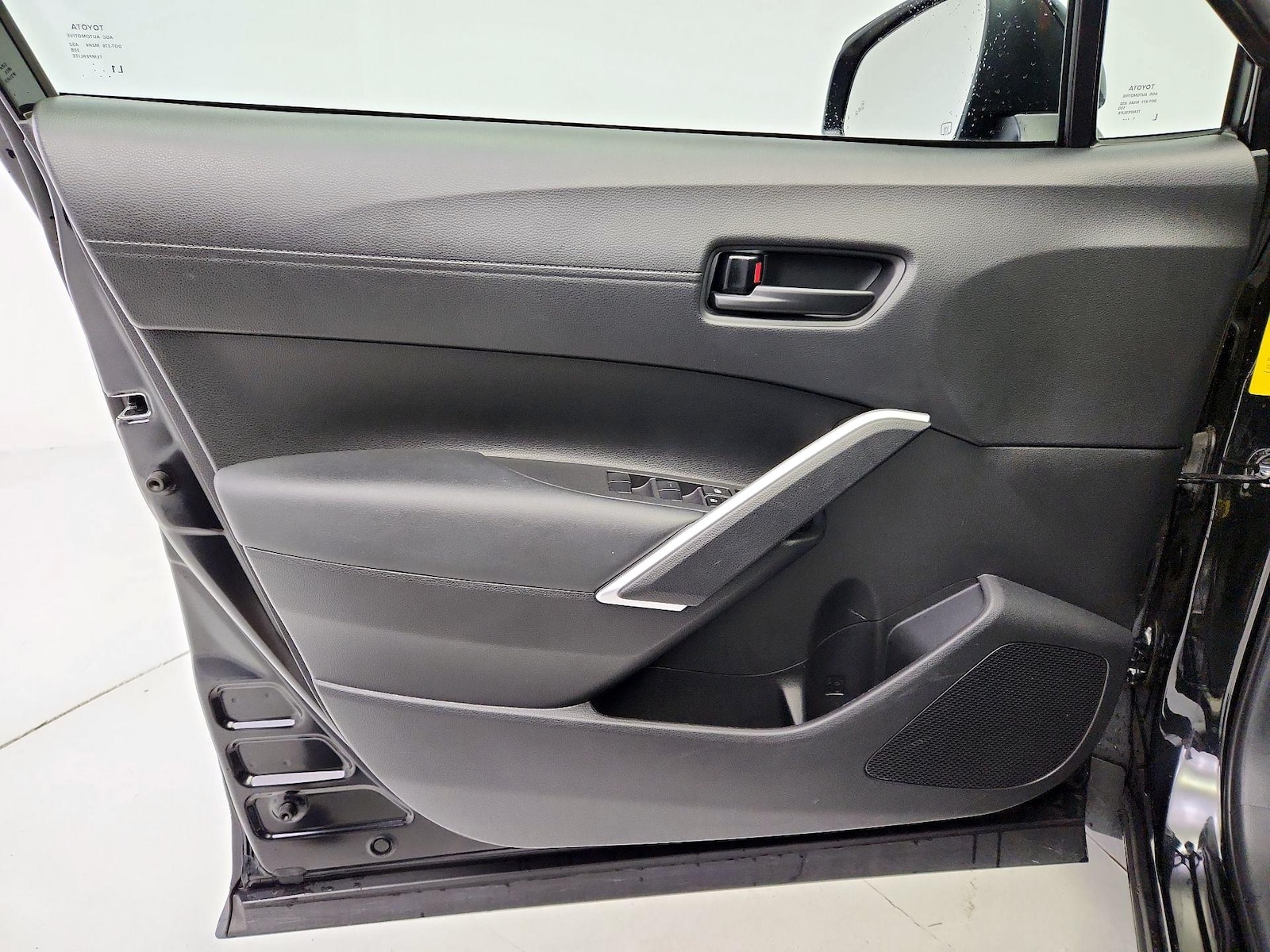 2022 Toyota Corolla Cross LE - Photo 13