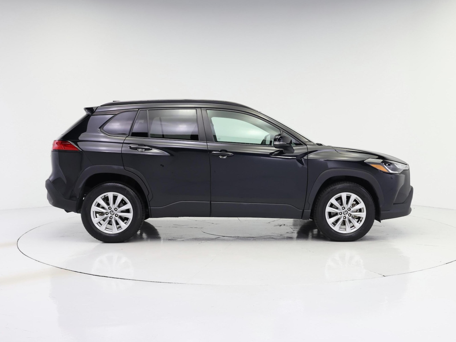 2022 Toyota Corolla Cross LE - Photo 8