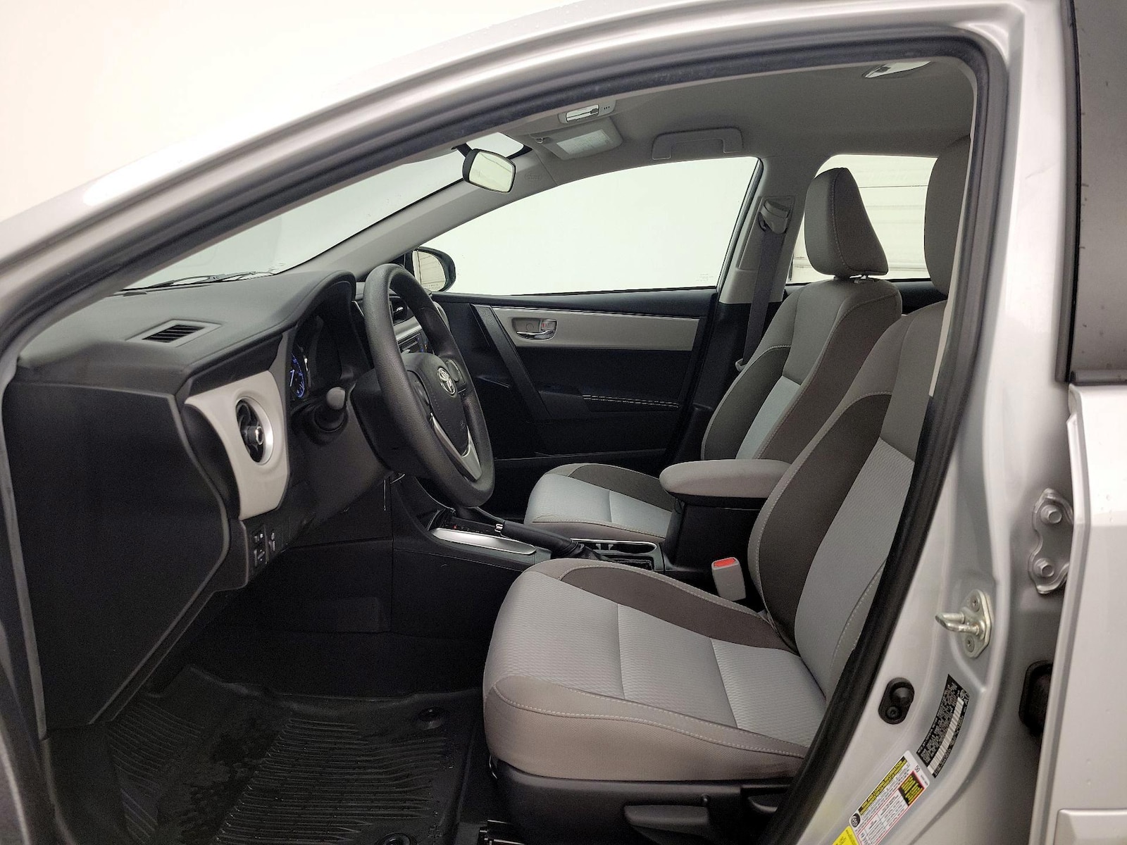 2019 Toyota Corolla LE - Photo 12