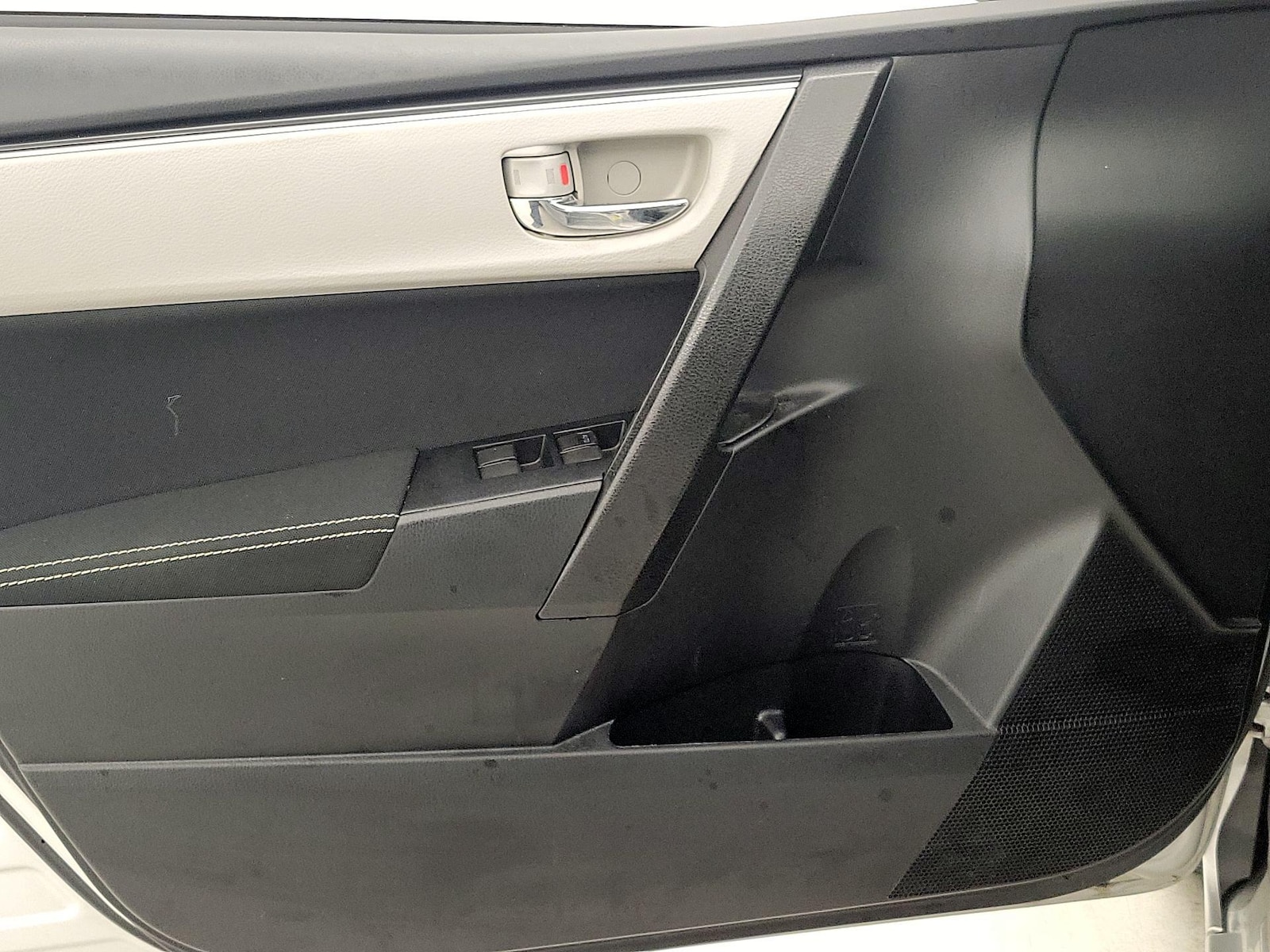 2019 Toyota Corolla LE - Photo 13