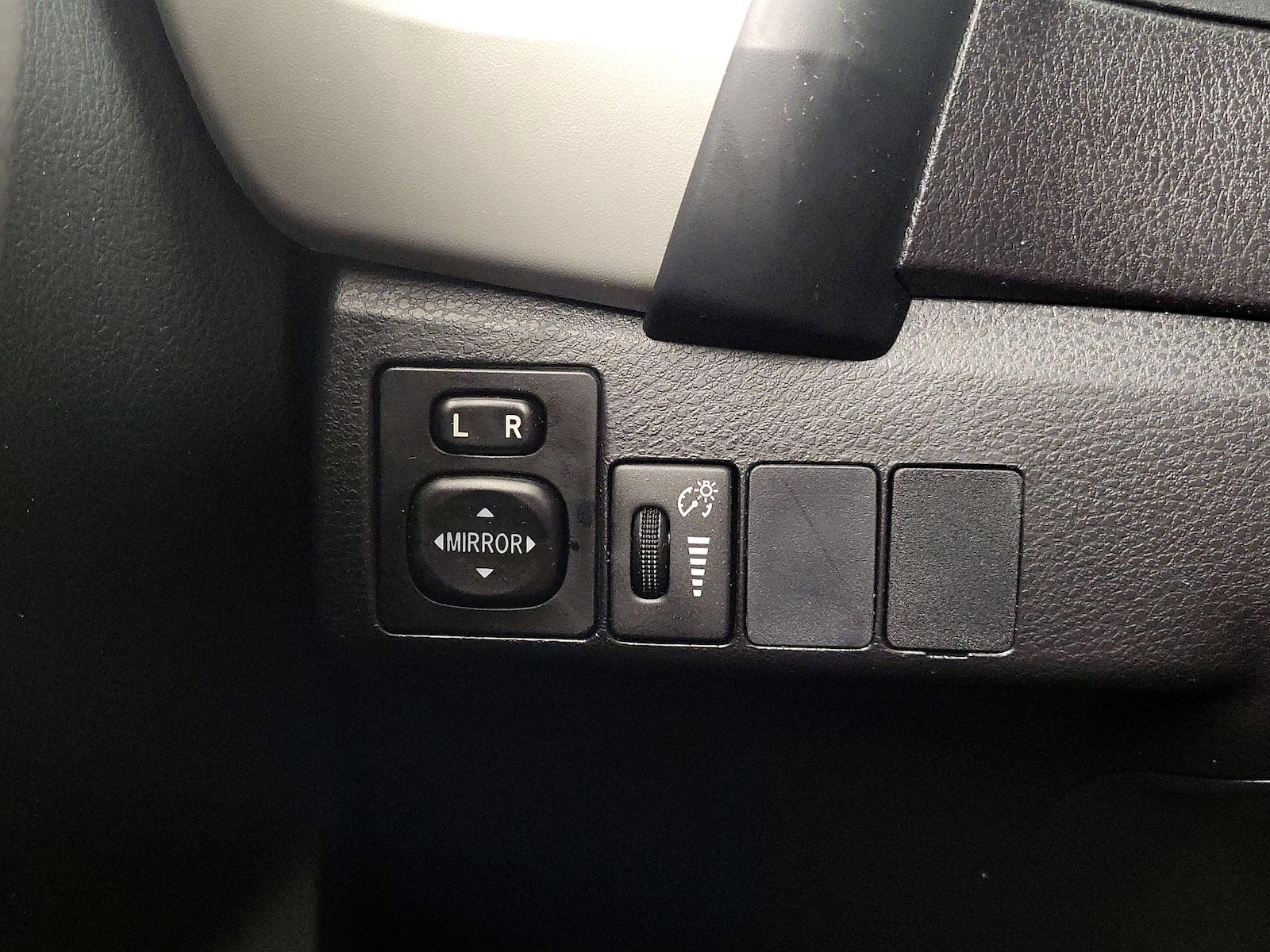 2019 Toyota Corolla LE - Photo 14