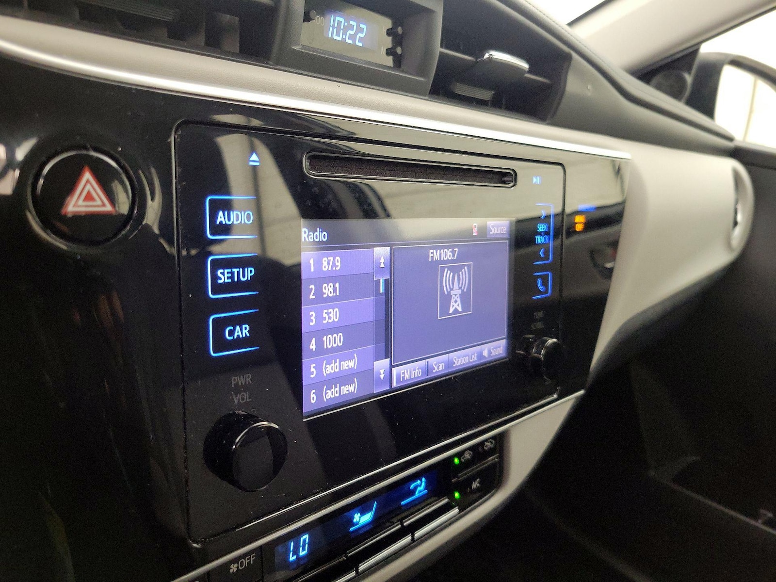 2019 Toyota Corolla LE - Photo 16