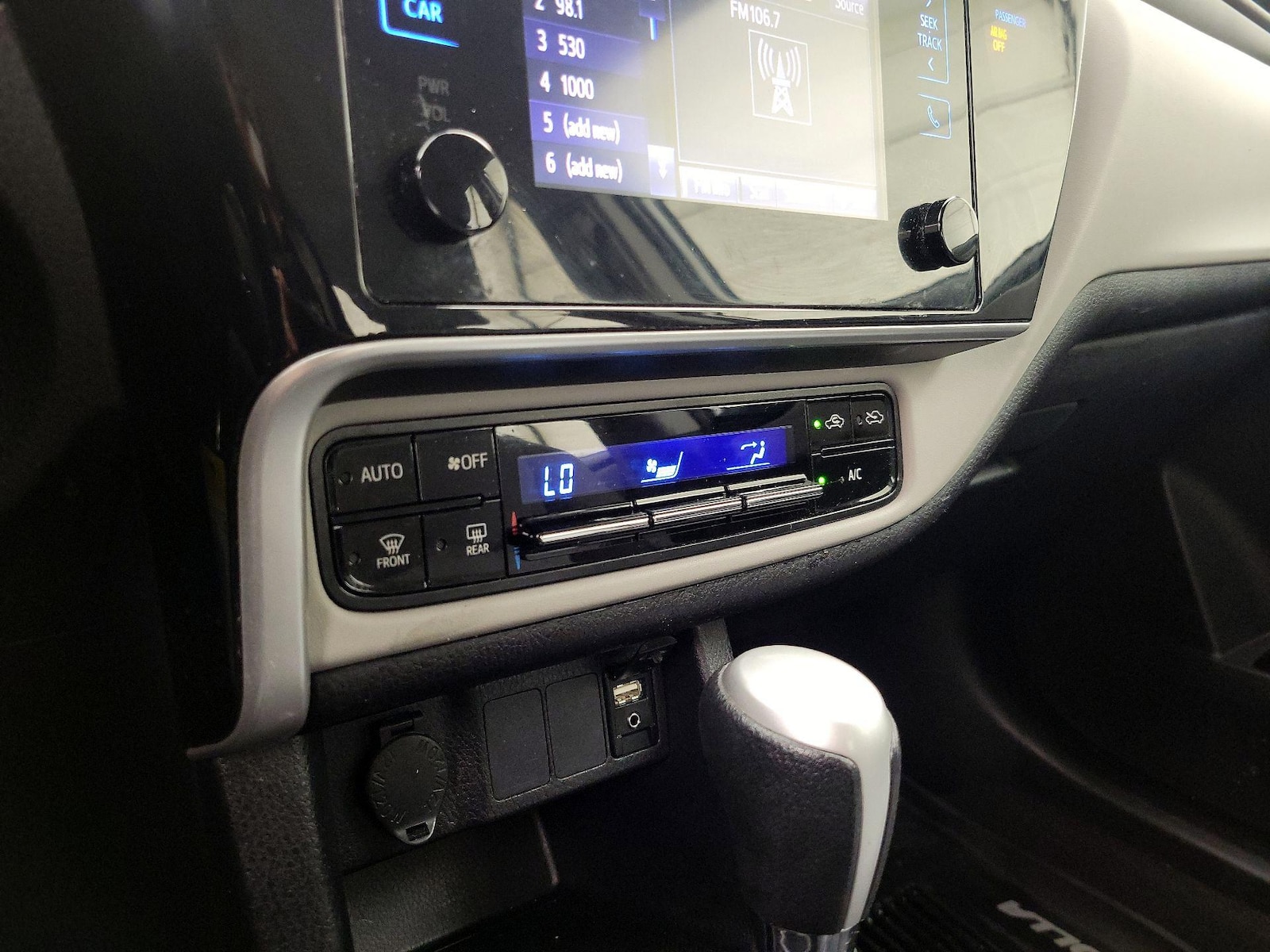 2019 Toyota Corolla LE - Photo 17