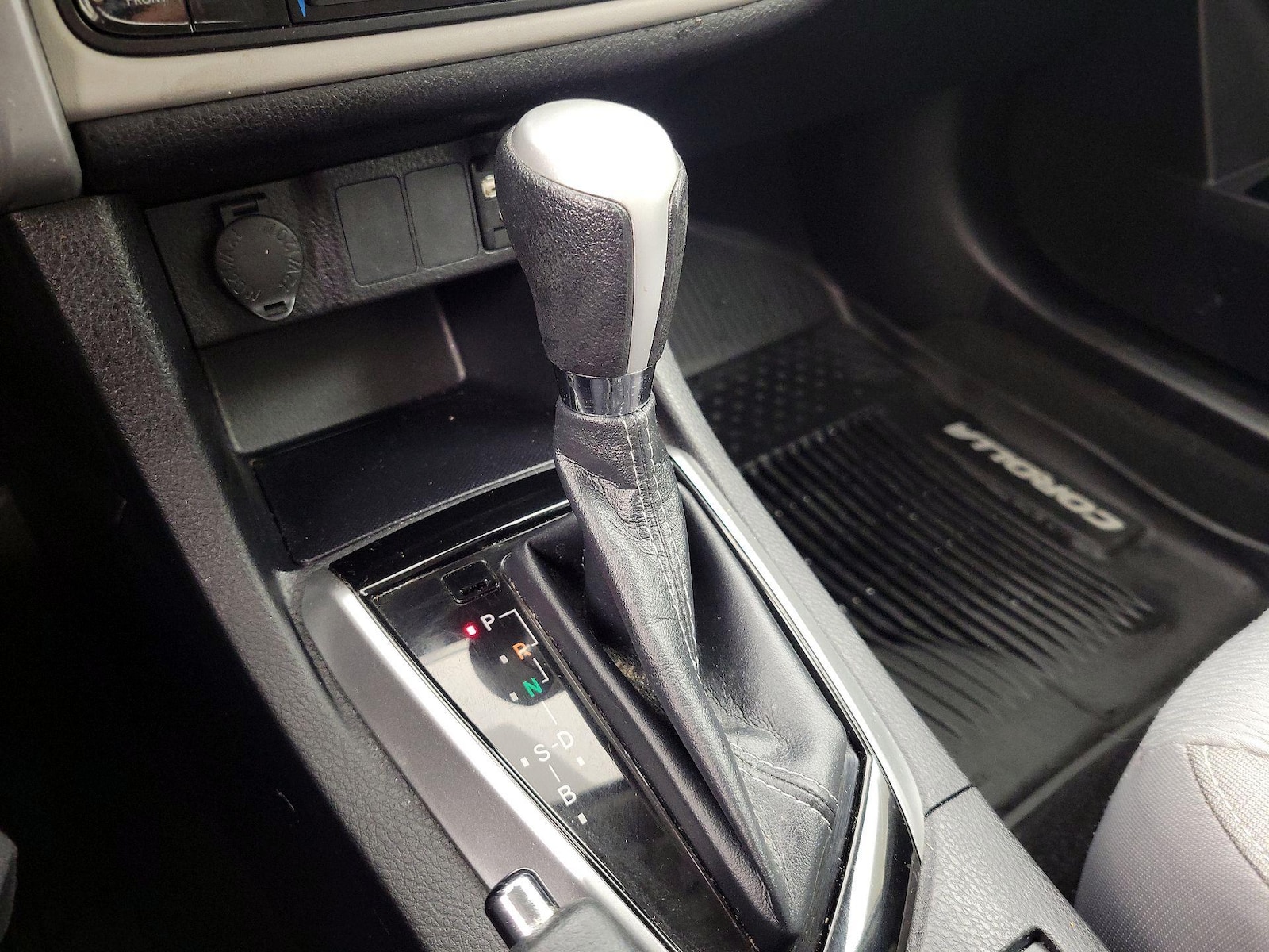 2019 Toyota Corolla LE - Photo 18