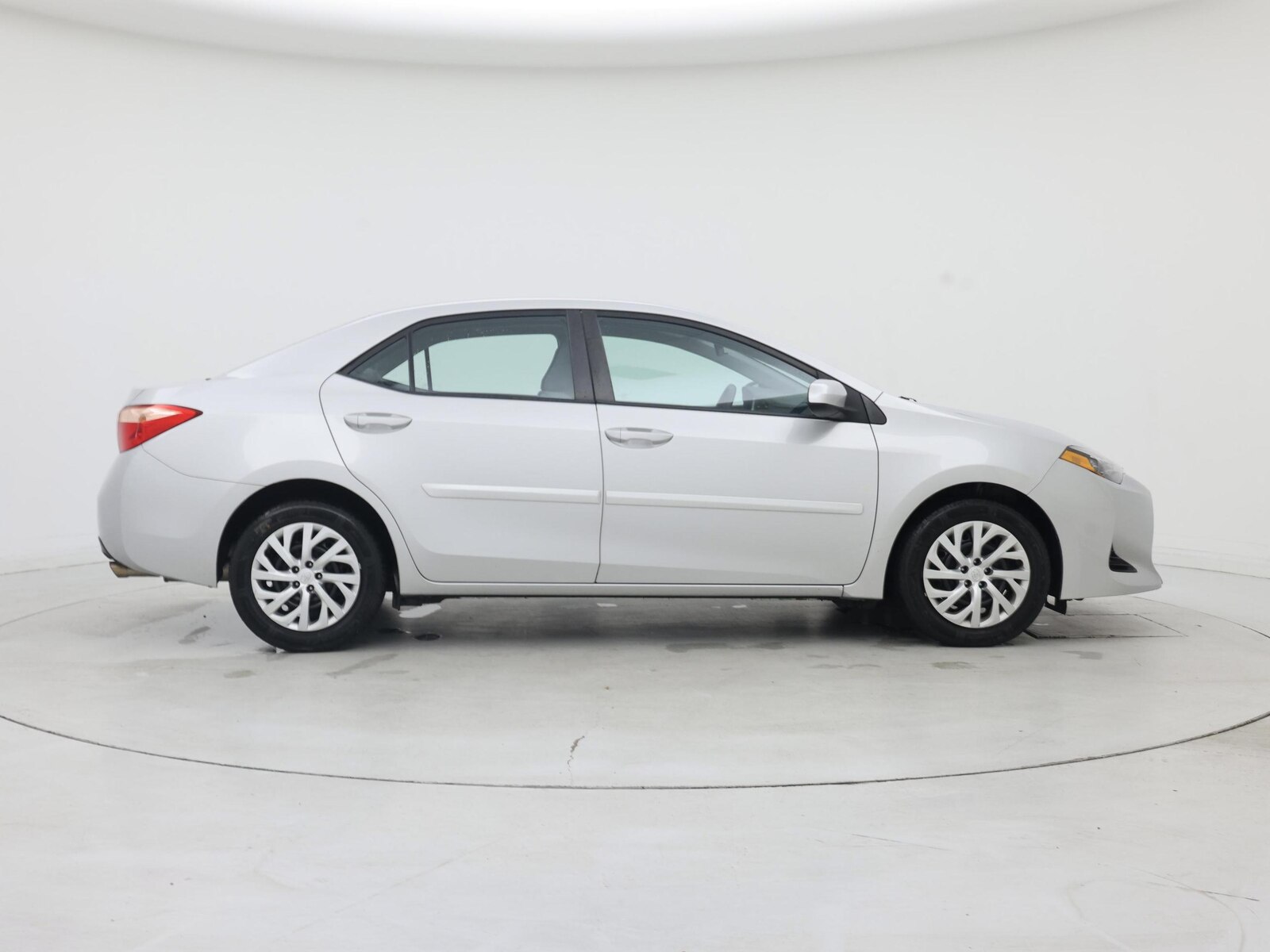 2019 Toyota Corolla LE - Photo 8
