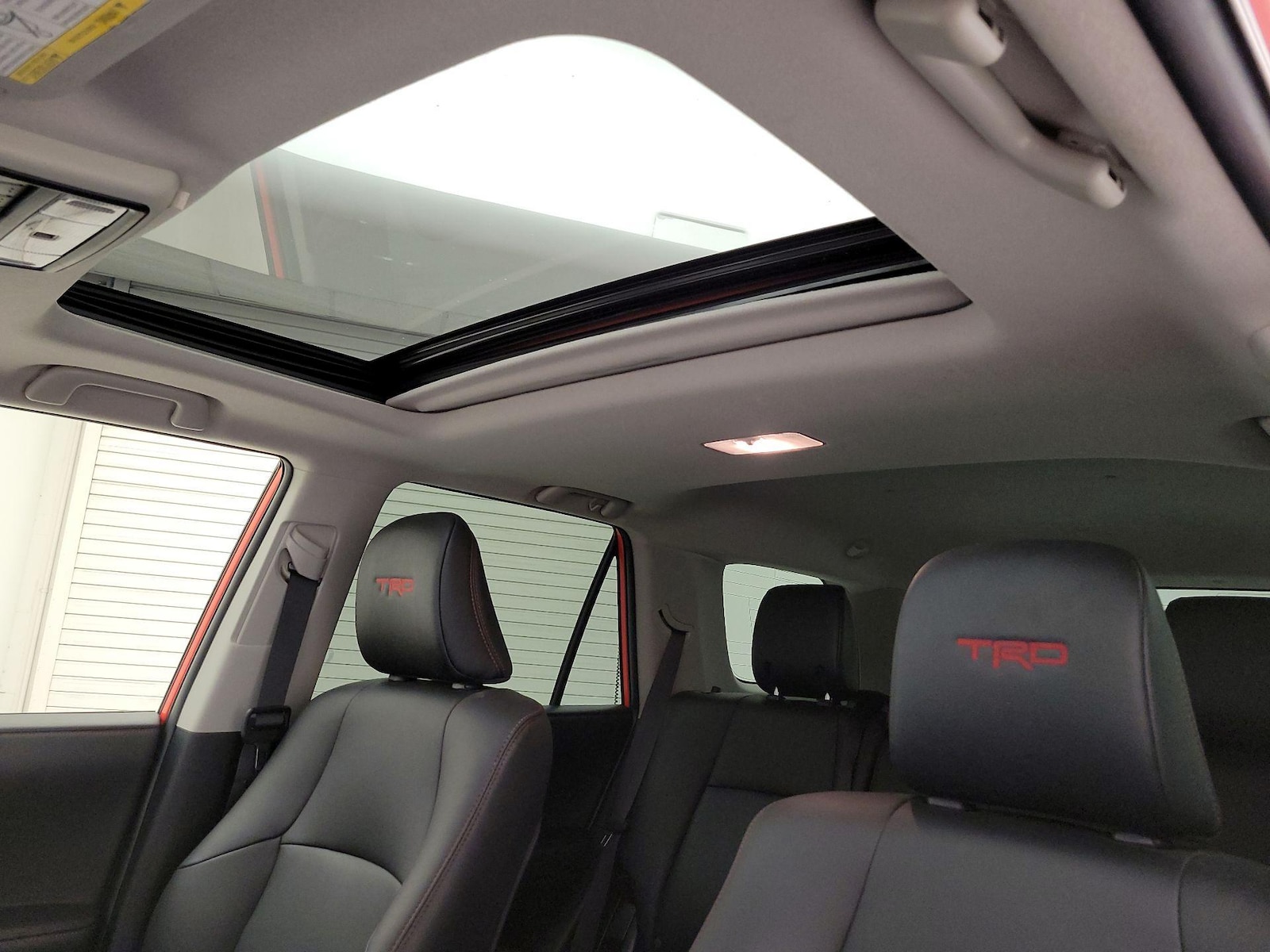 Sunroof(s) & Overhead Airbags
