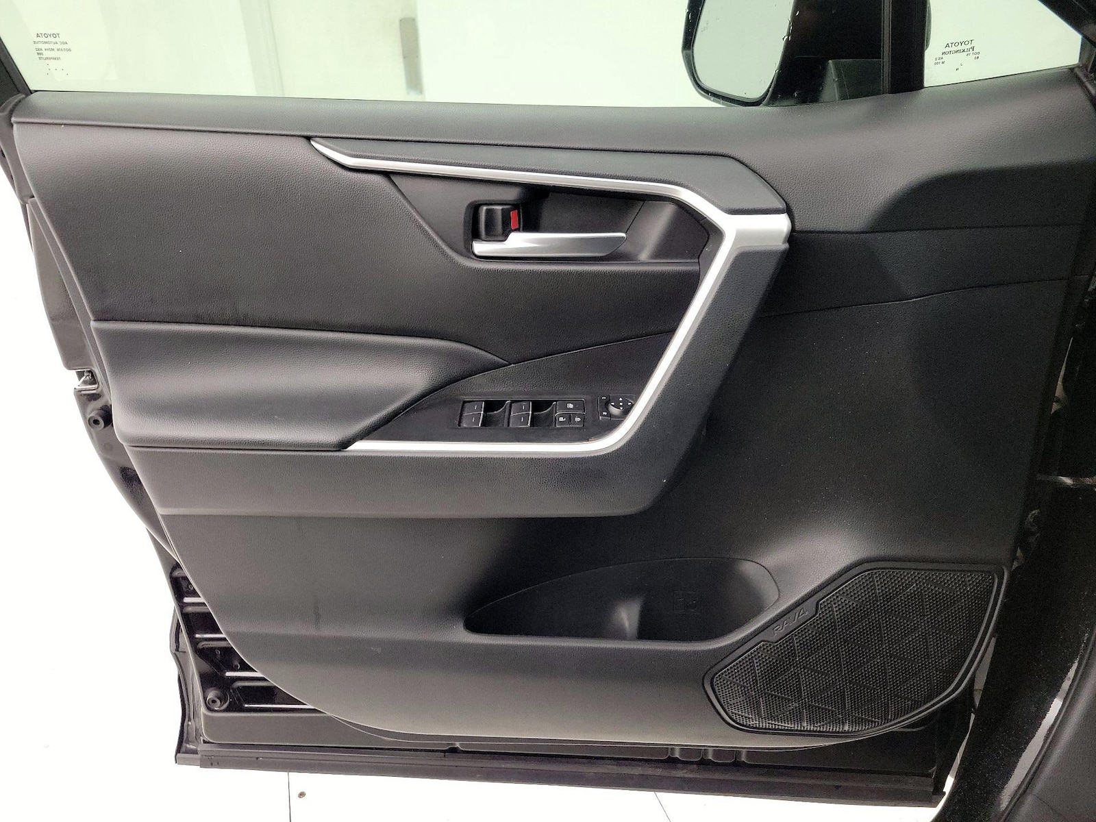 2024 Toyota RAV4 XLE - Photo 13