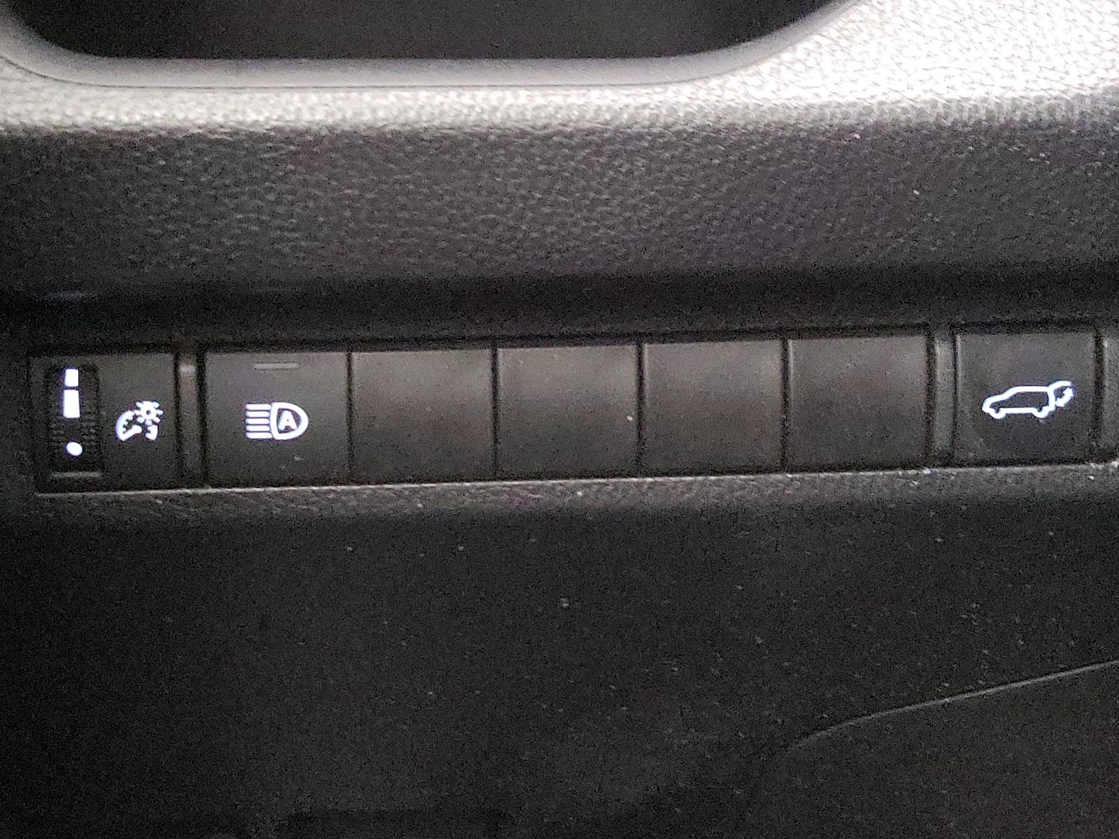 2024 Toyota RAV4 XLE - Photo 14